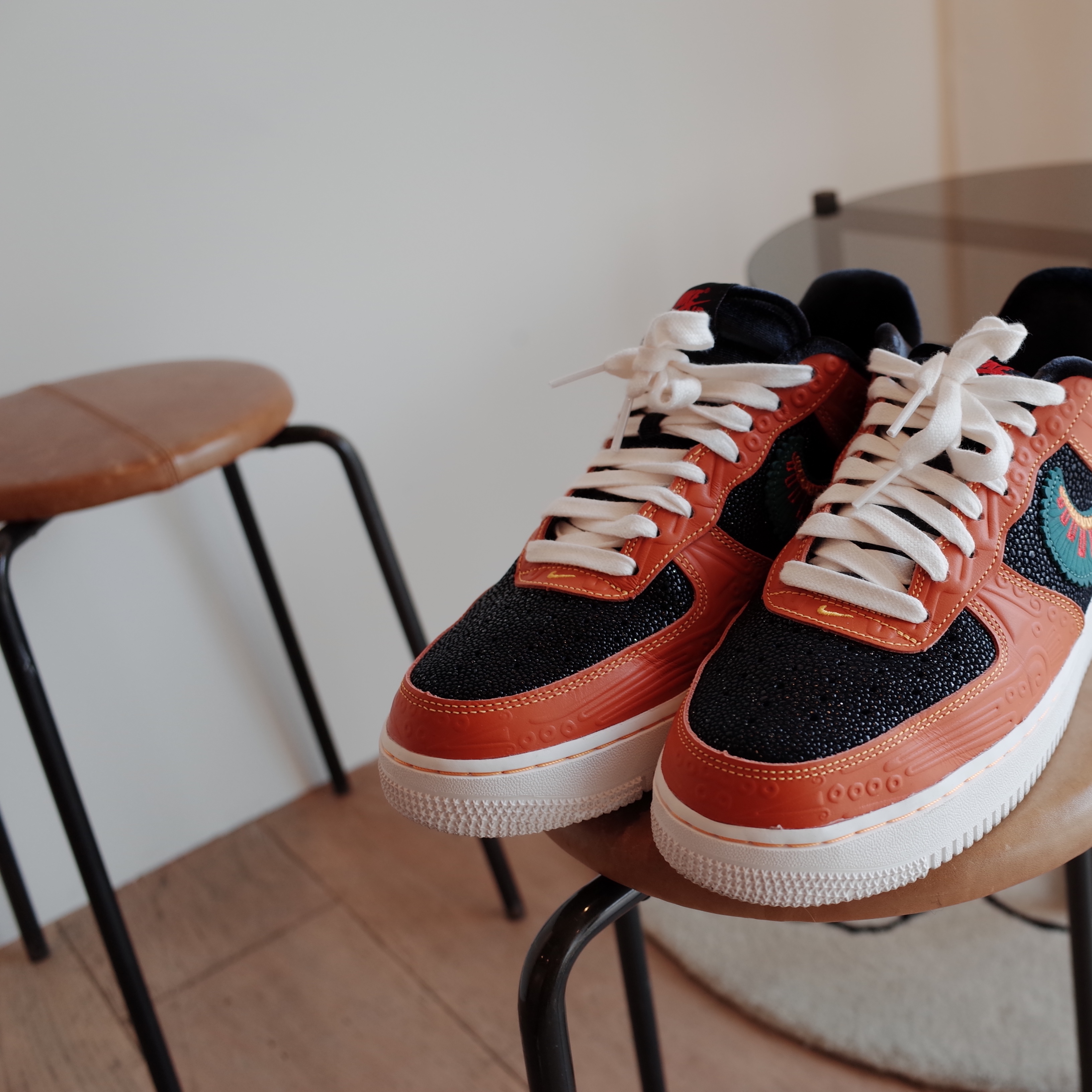 Nike Air Force 1 '07 LX Siempre Familia 착용 스타일 - 2