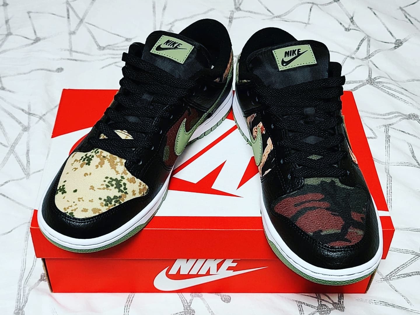 Nike Dunk Low SE Black Multi Camo 착용 스타일 - 3