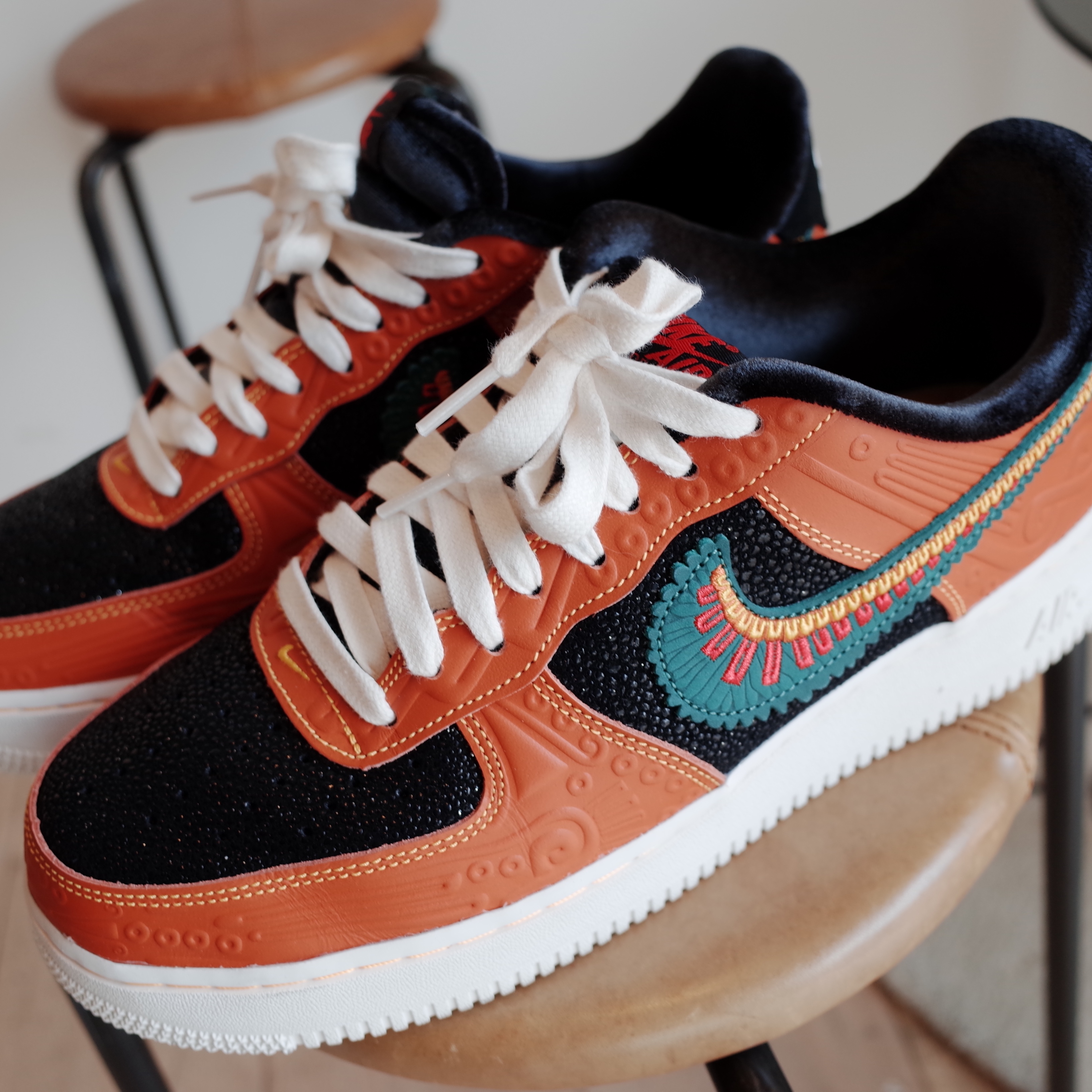 Nike Air Force 1 '07 LX Siempre Familia 착용 스타일 - 3