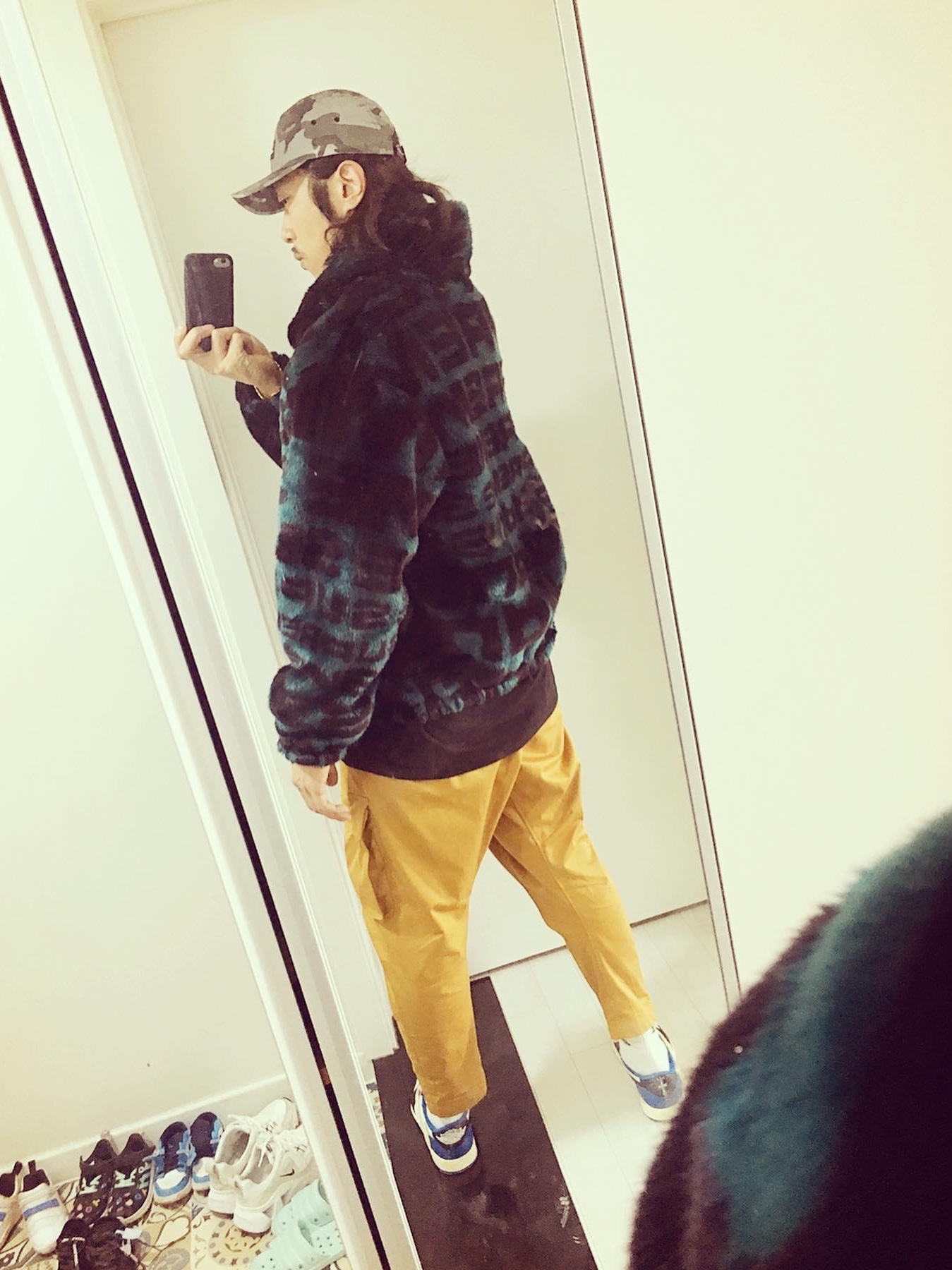 Jordan 1 x Travis Scott x Fragment Retro Low OG SP Military Blue, Supreme Faux Fur Repeater Bomber Jacket Dark Teal - 18SS 착용 스타일 - 3