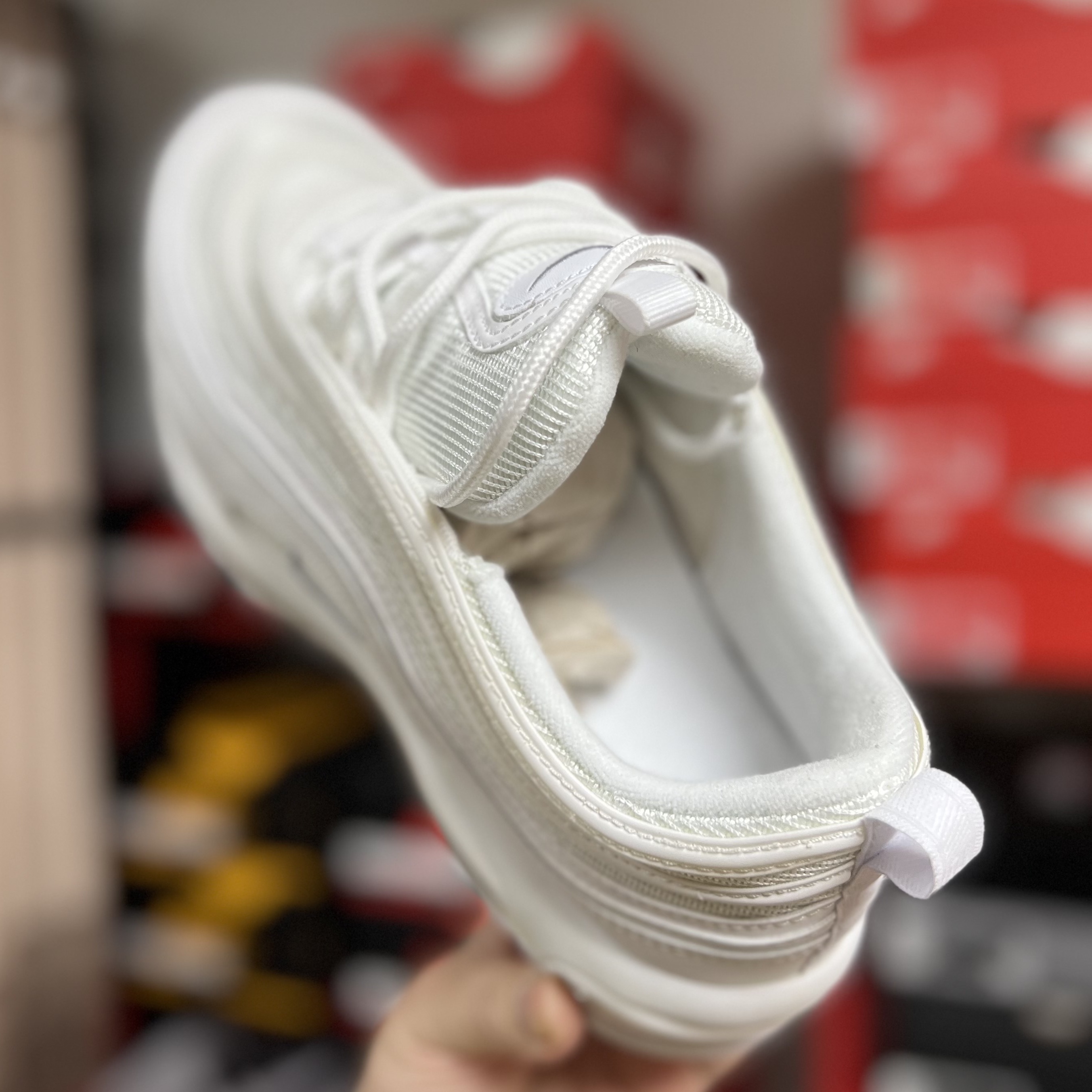 Nike Air Max 97 Triple White Wolf Grey 착용 스타일 - 2