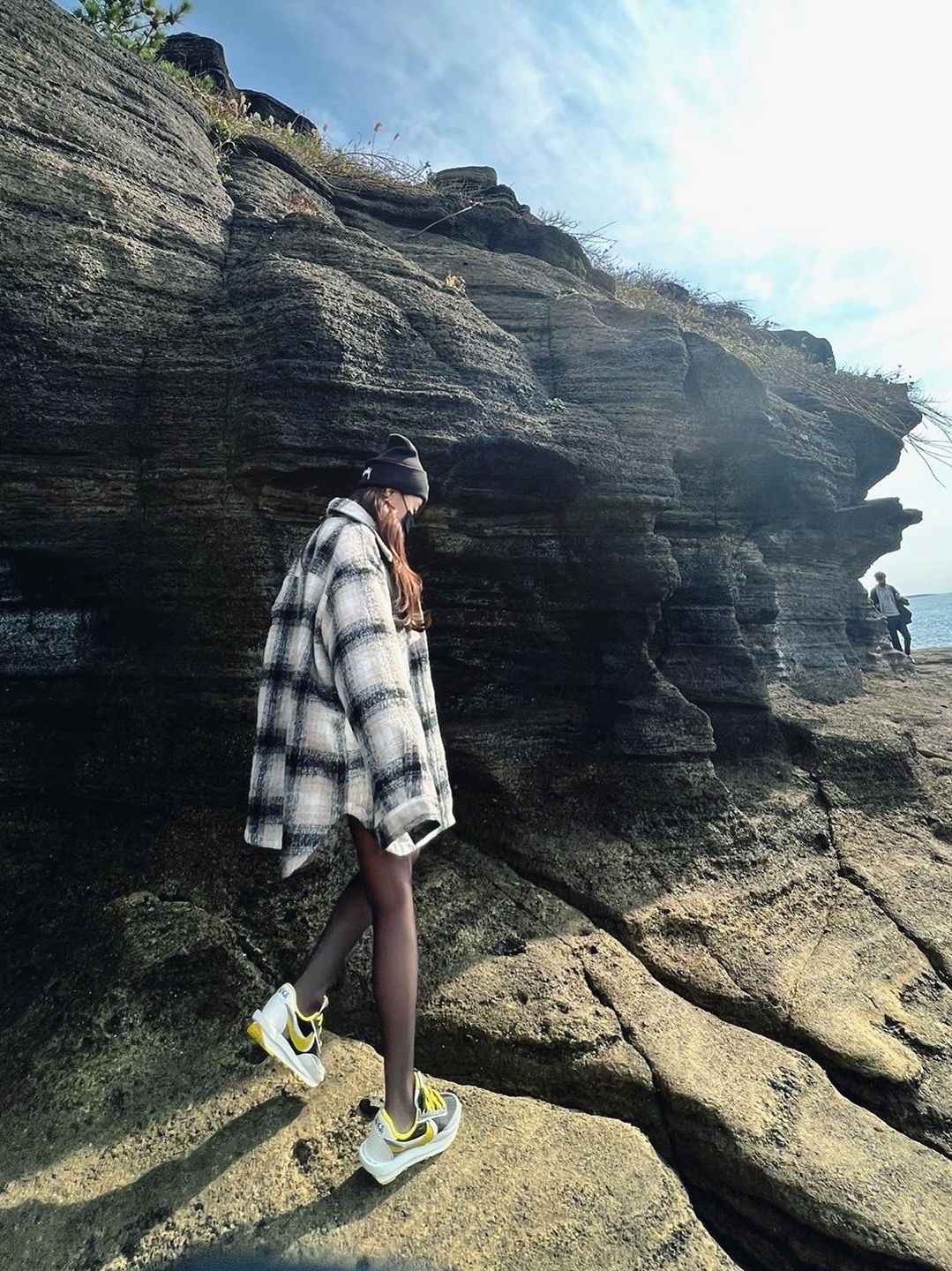 Nike x Sacai x Undercover LDWaffle Black Bright Citron, Nike x Stussy Cuff Beanie Black 착용 스타일 - 2