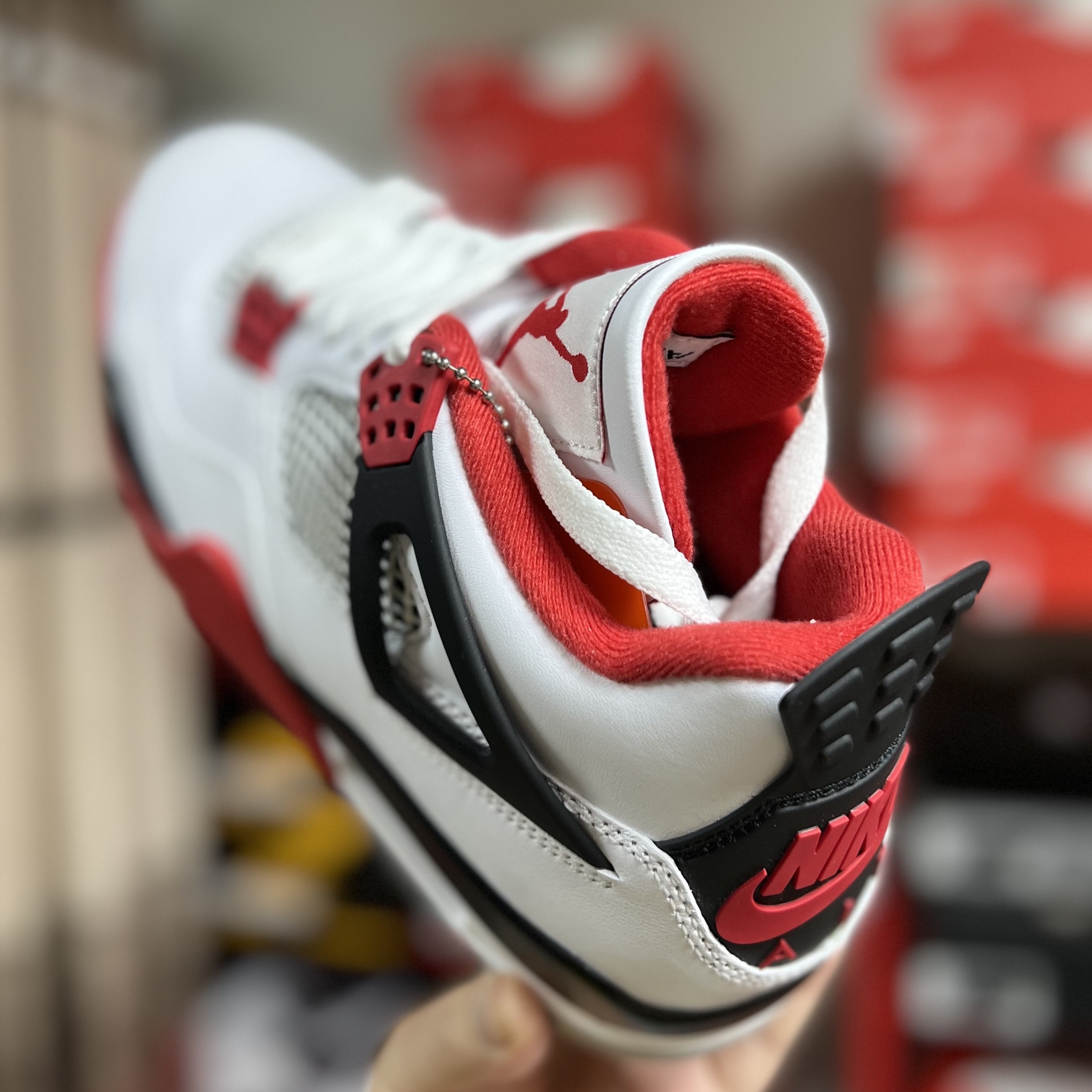 Jordan 4 Retro OG Fire Red 2020 착용 스타일 - 2