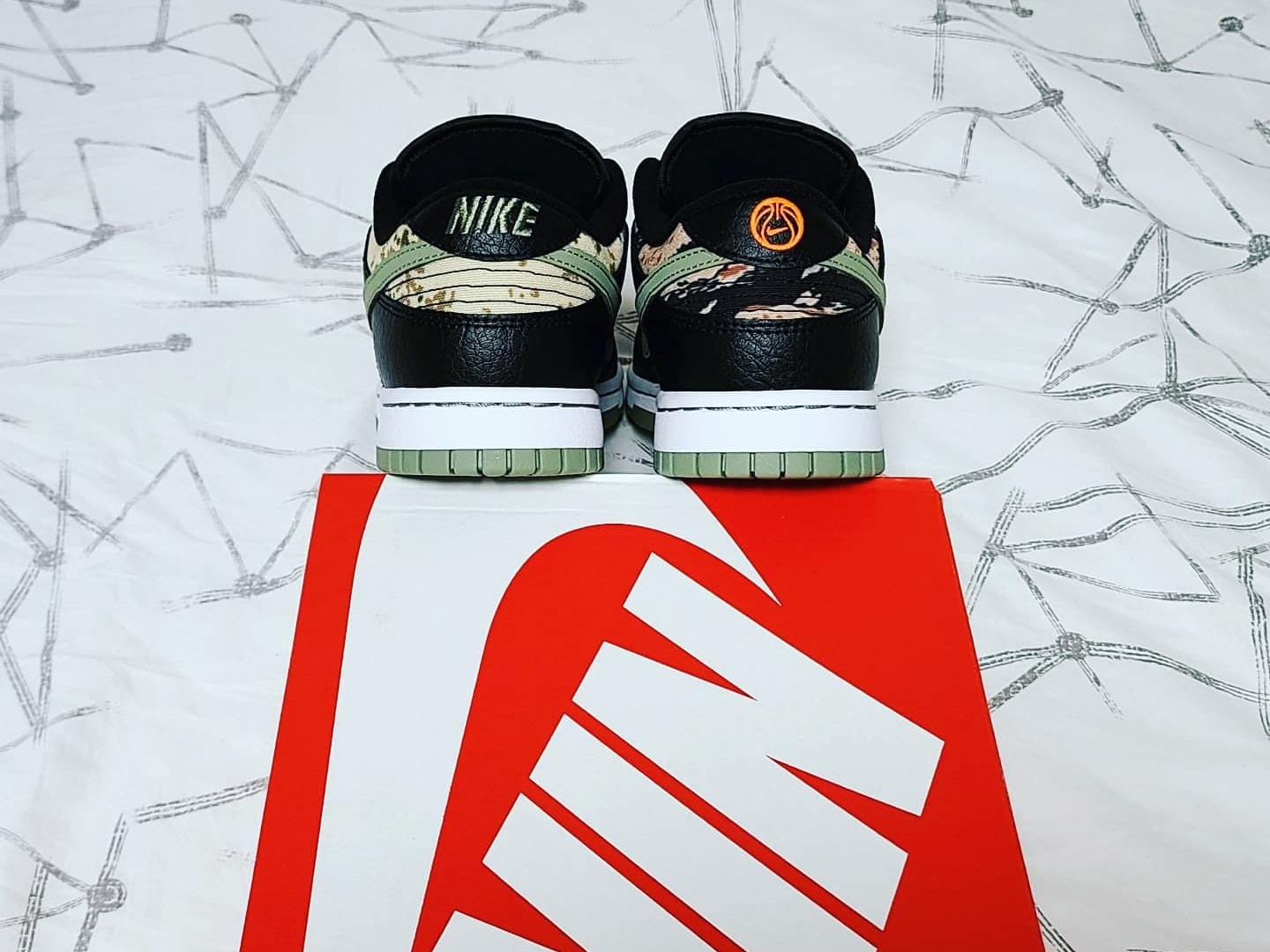 Nike Dunk Low SE Black Multi Camo 착용 스타일 - 5