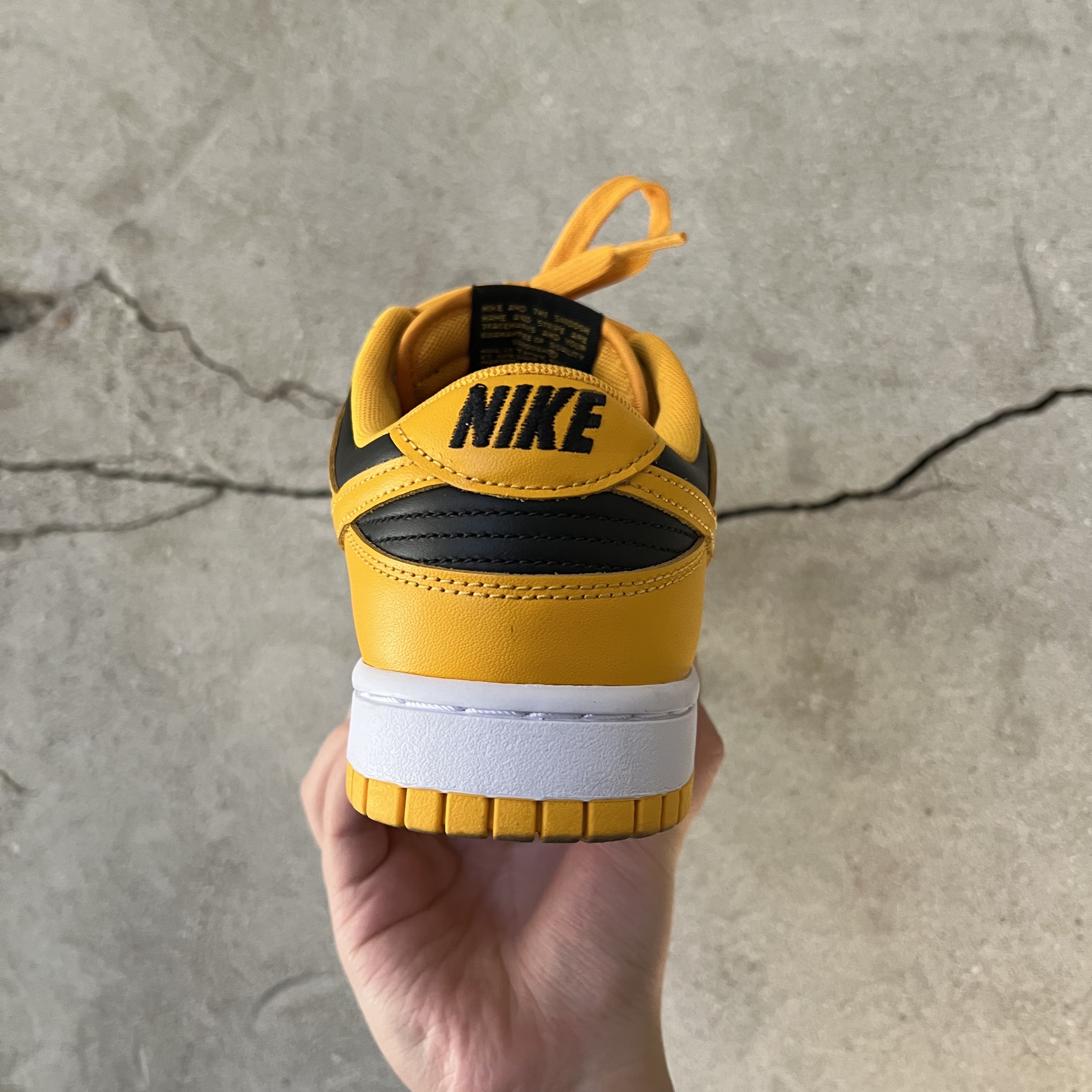 Nike Dunk Low Retro Championship Goldenrod 착용 스타일 - 2