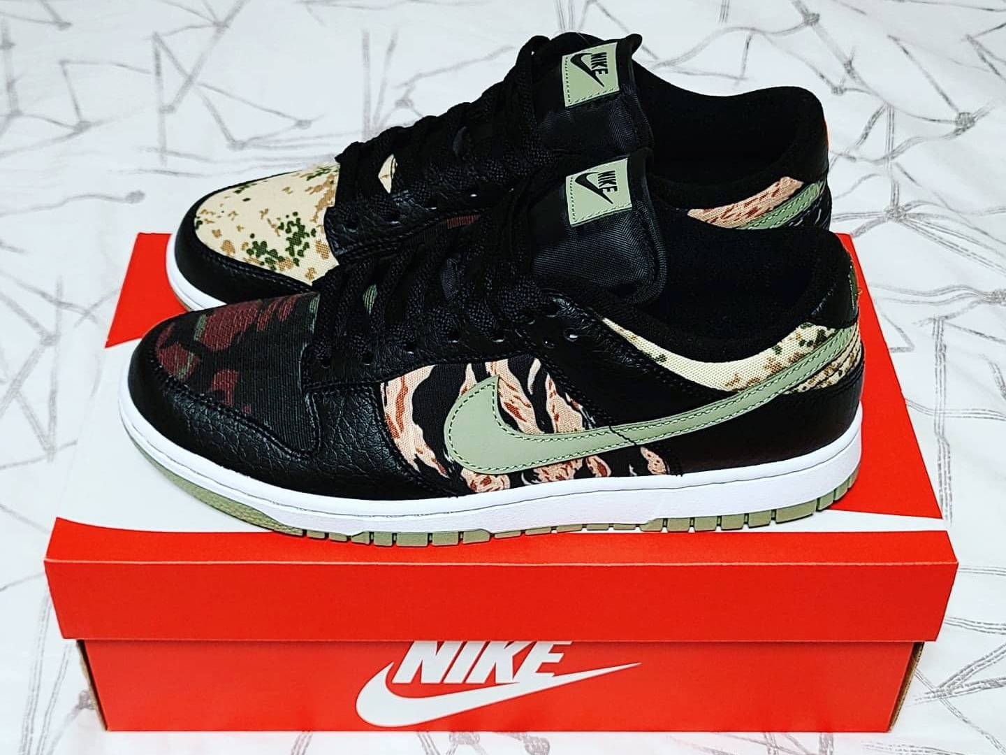 Nike Dunk Low SE Black Multi Camo 착용 스타일 - 4