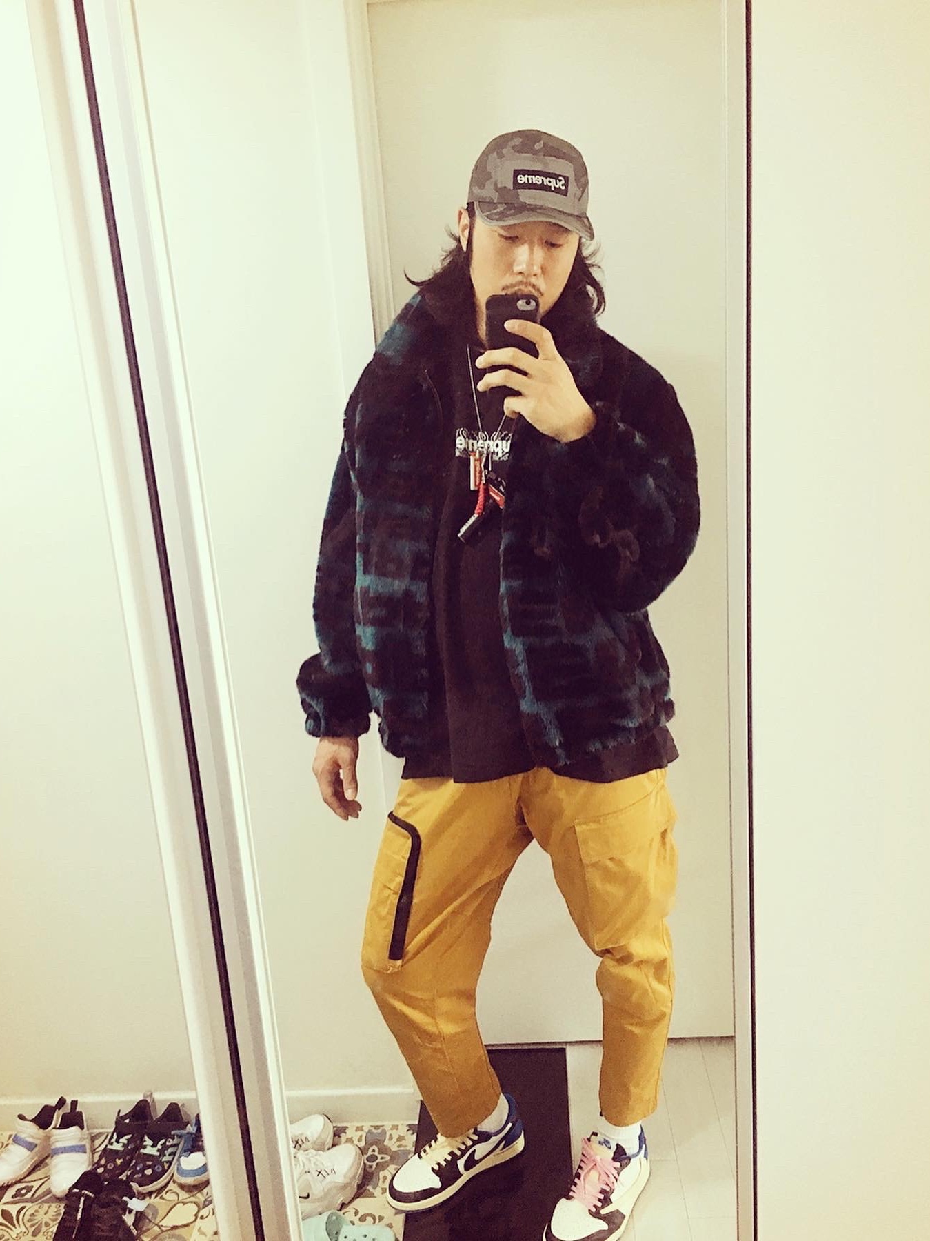Jordan 1 x Travis Scott x Fragment Retro Low OG SP Military Blue, Supreme Faux Fur Repeater Bomber Jacket Dark Teal - 18SS 착용 스타일 - 2