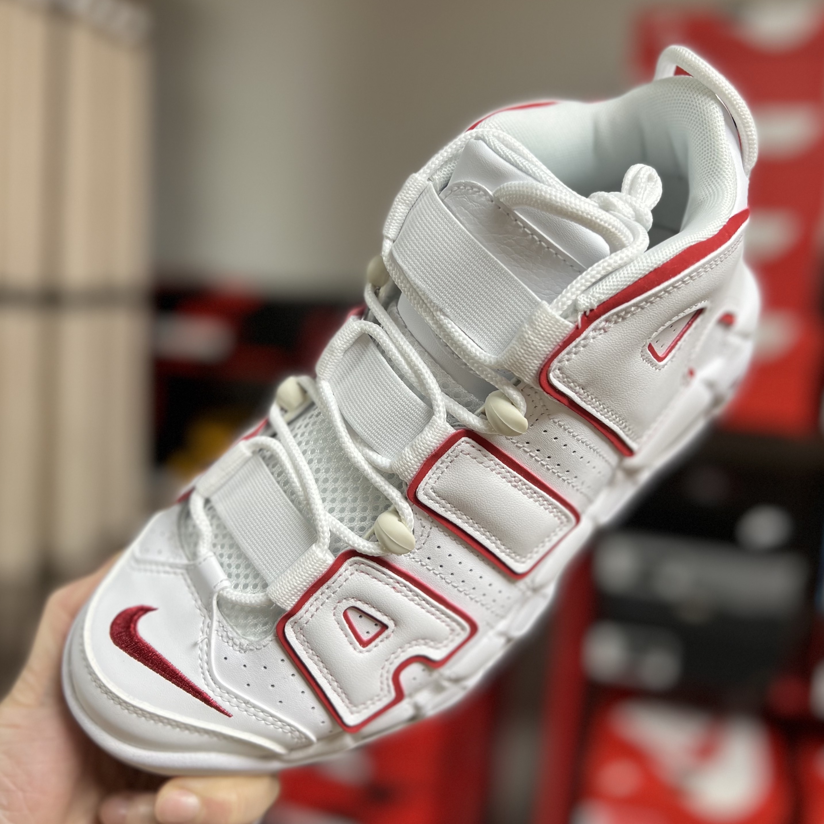 Nike Air More Uptempo White Varsity Red 2021 착용 스타일 - 1