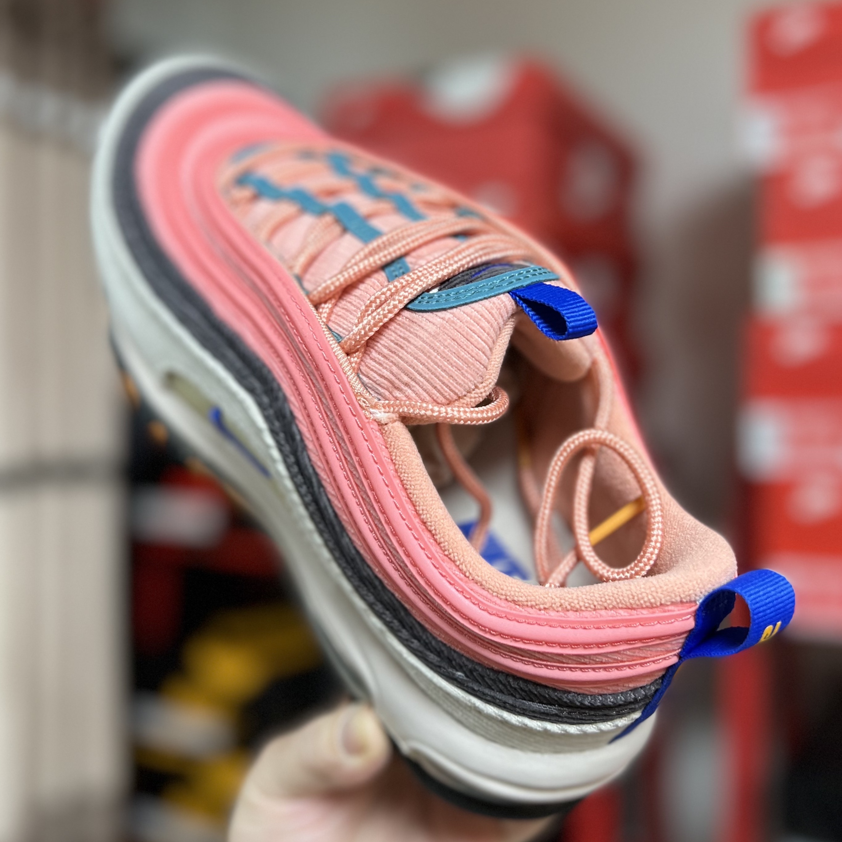 Nike Air Max 97 Corduroy Desert Sand 착용 스타일 - 2