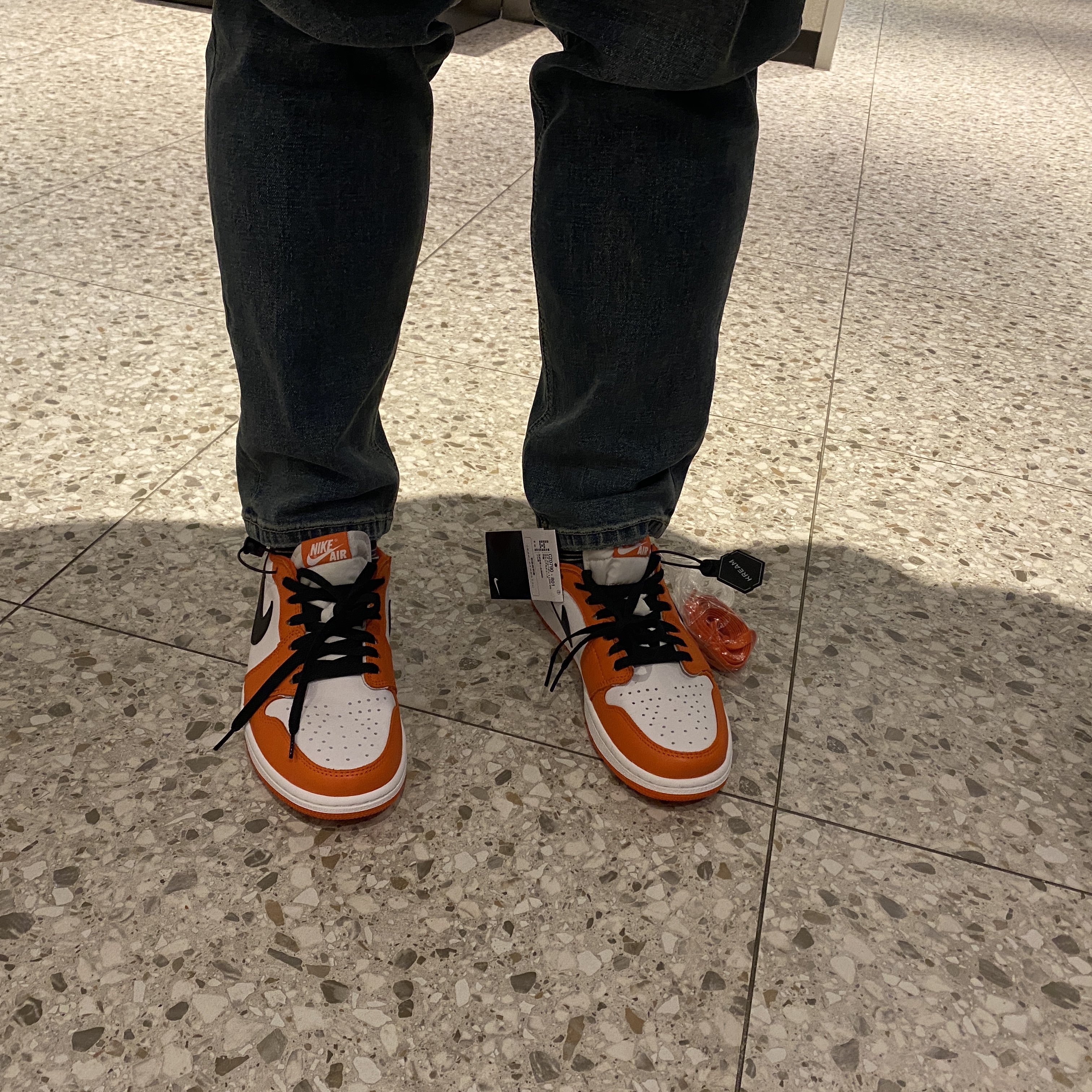 Jordan 1 Low OG Starfish 착용 스타일 - 2