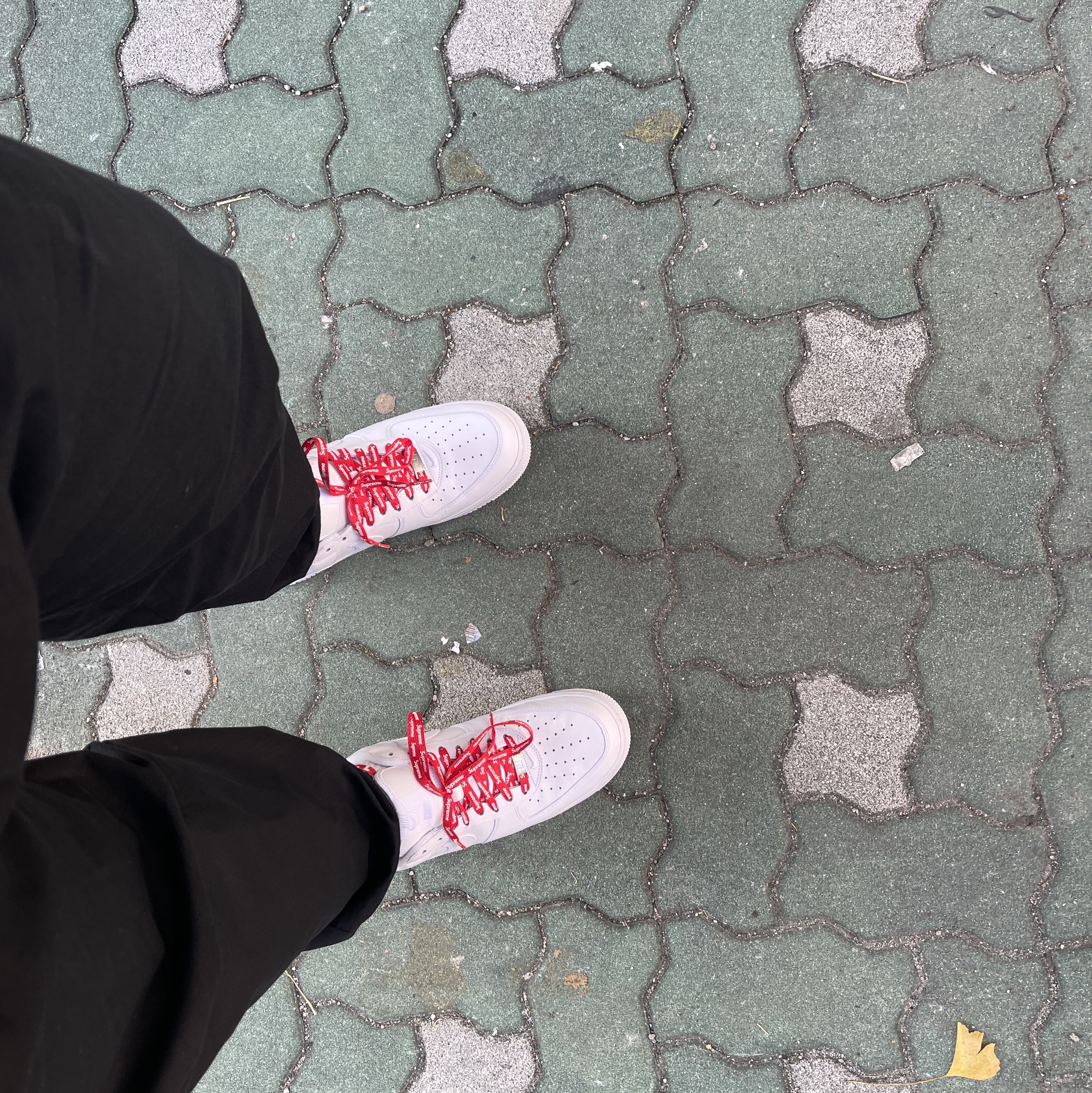 Nike x Supreme Air Force 1 Low White 착용 스타일