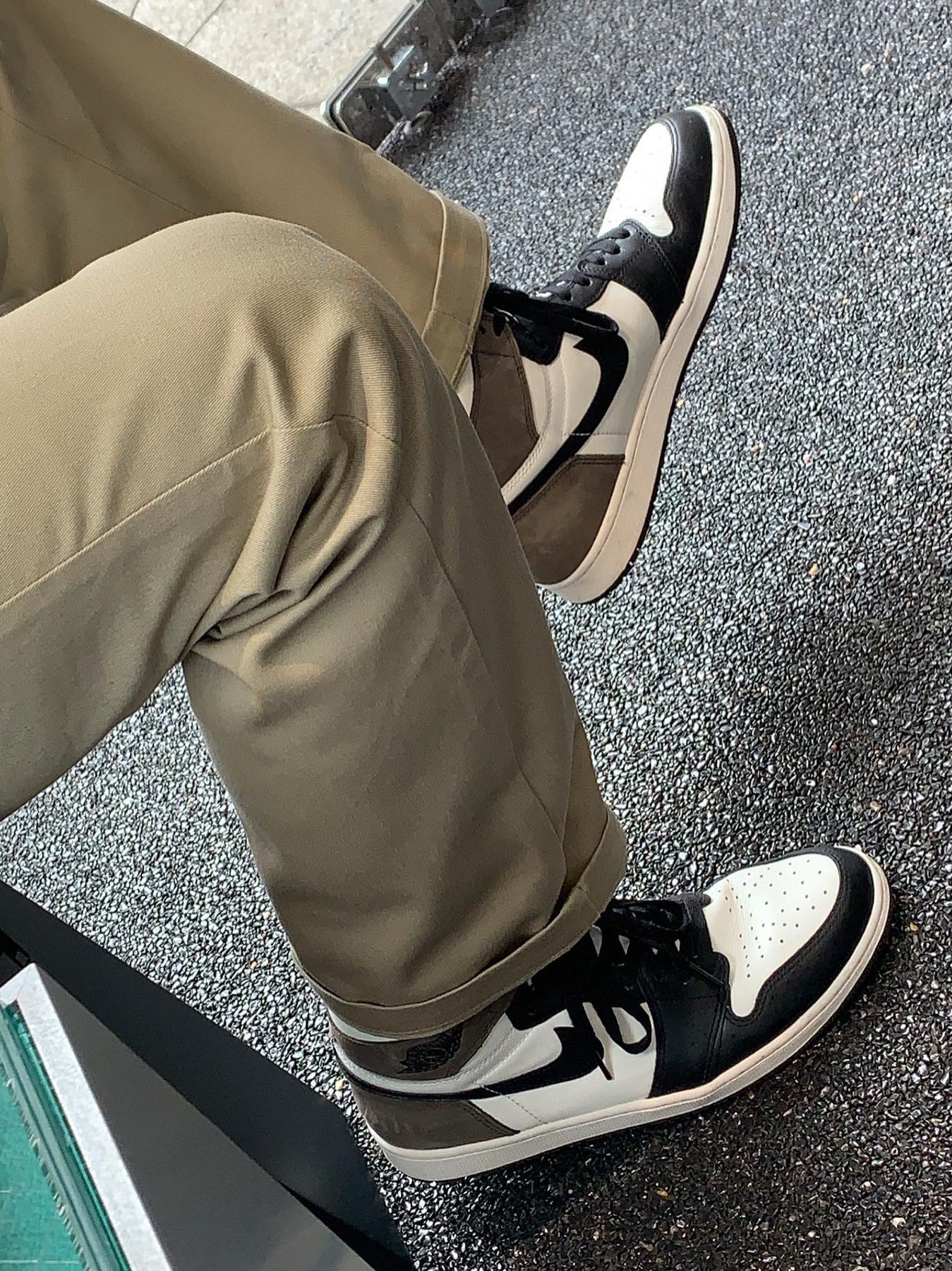 Jordan 1 Retro High OG Black Mocha 착용 스타일