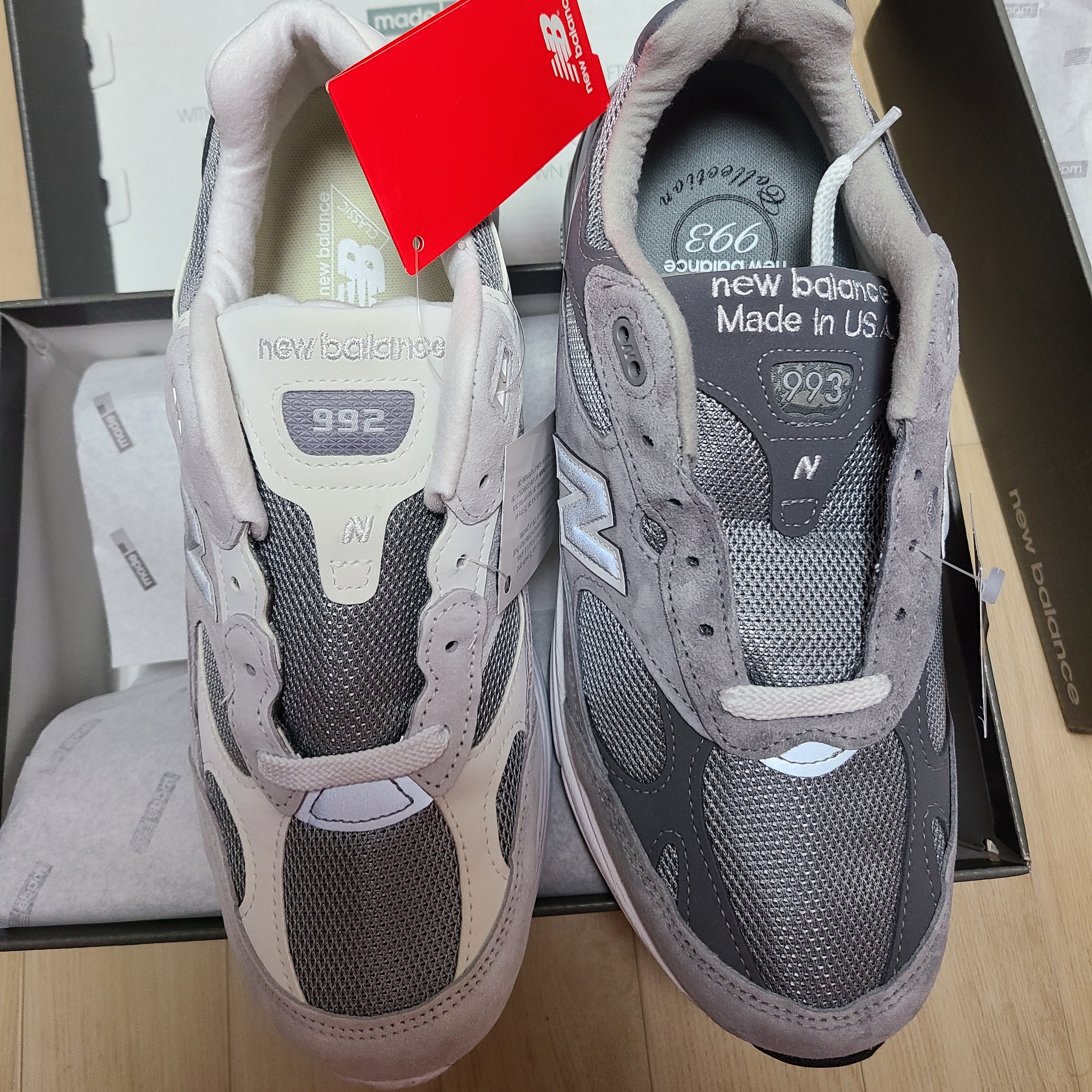 New Balance 992 Made in USA White Silver, New Balance 993 Made in USA Grey - 2E Wide 착용 스타일