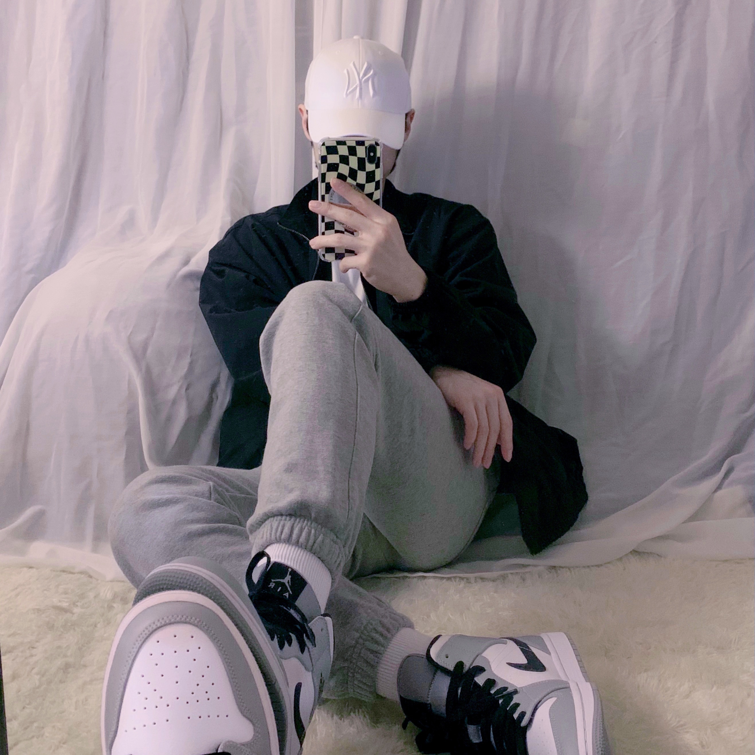 Jordan 1 Mid Light Smoke Grey 착용 스타일 - 2
