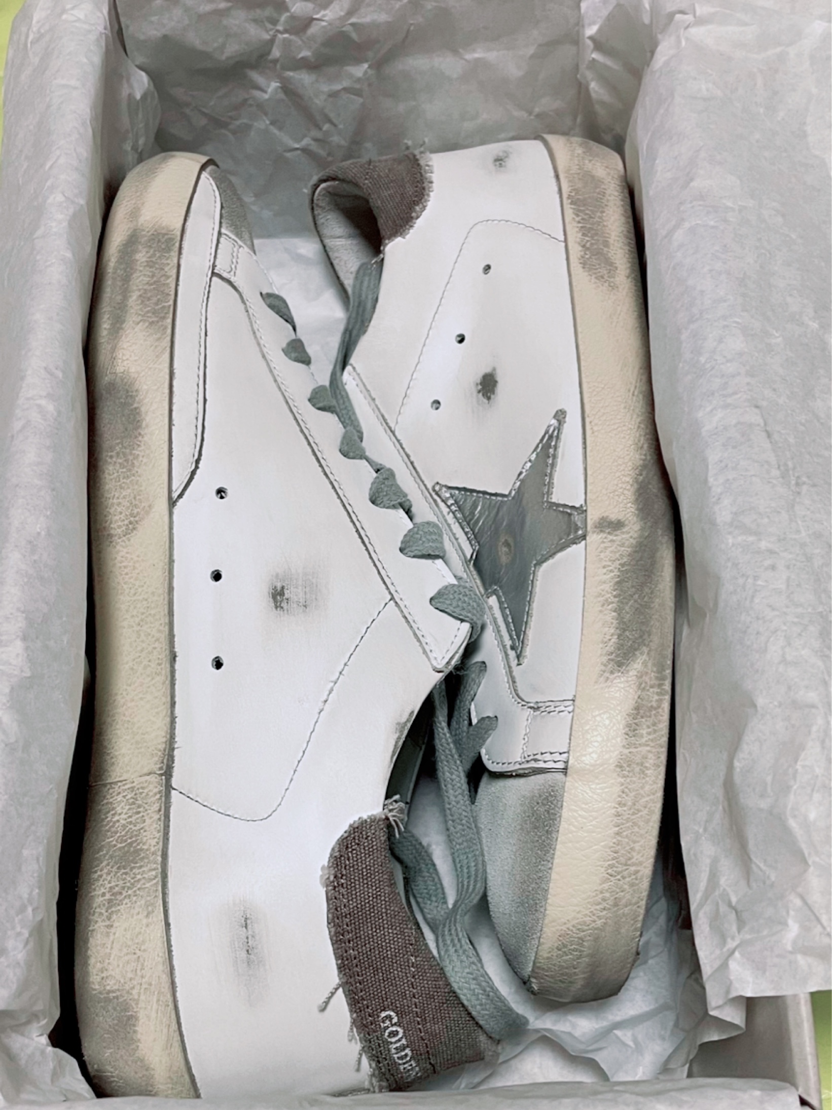 Golden Goose Superstar White Cream Blue Heel Tab Sneakers, Golden Goose Superstar White Beige Heel Tab Sneakers 착용 스타일 - 2