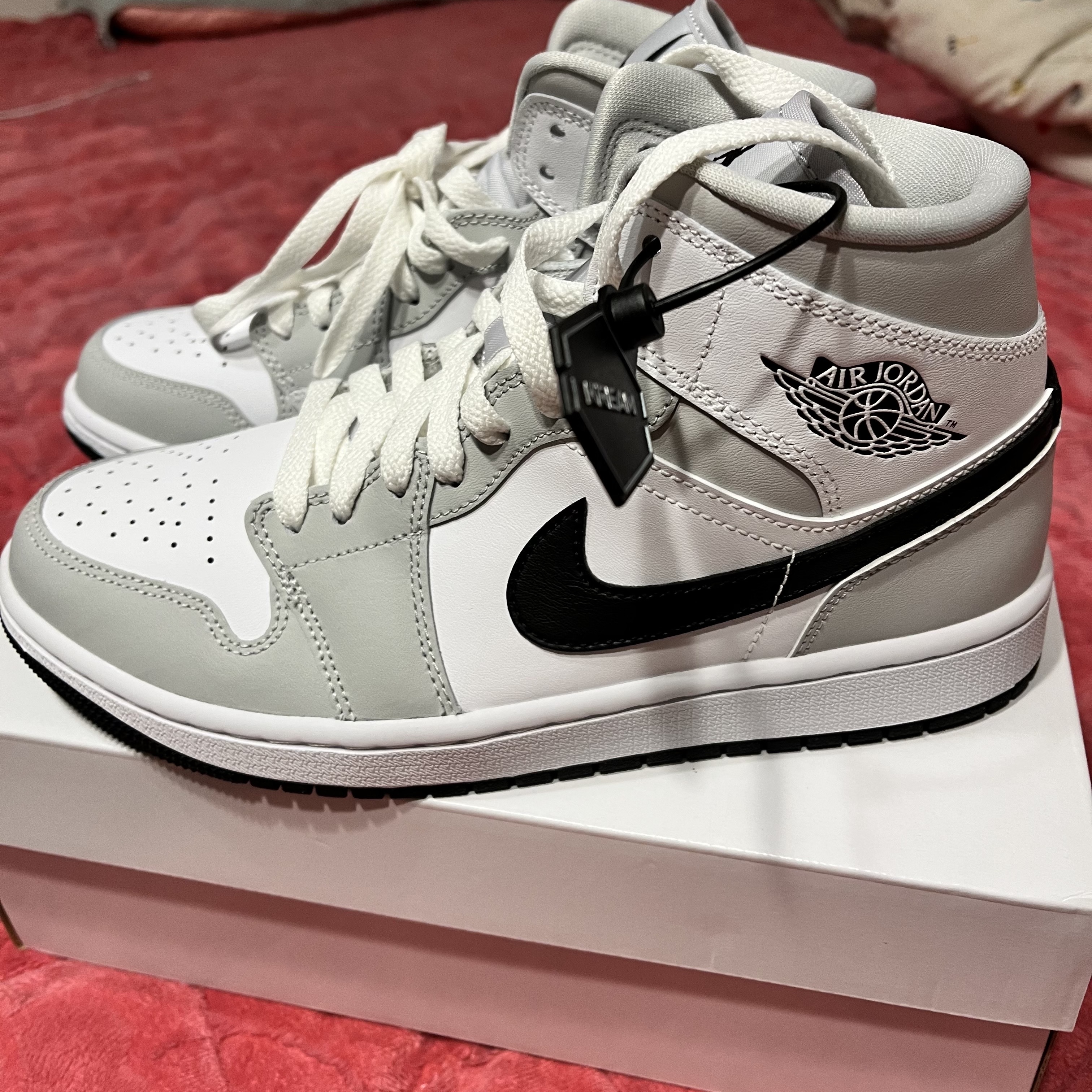 (W) Jordan 1 Mid Grey Fog 착용 스타일 - 1