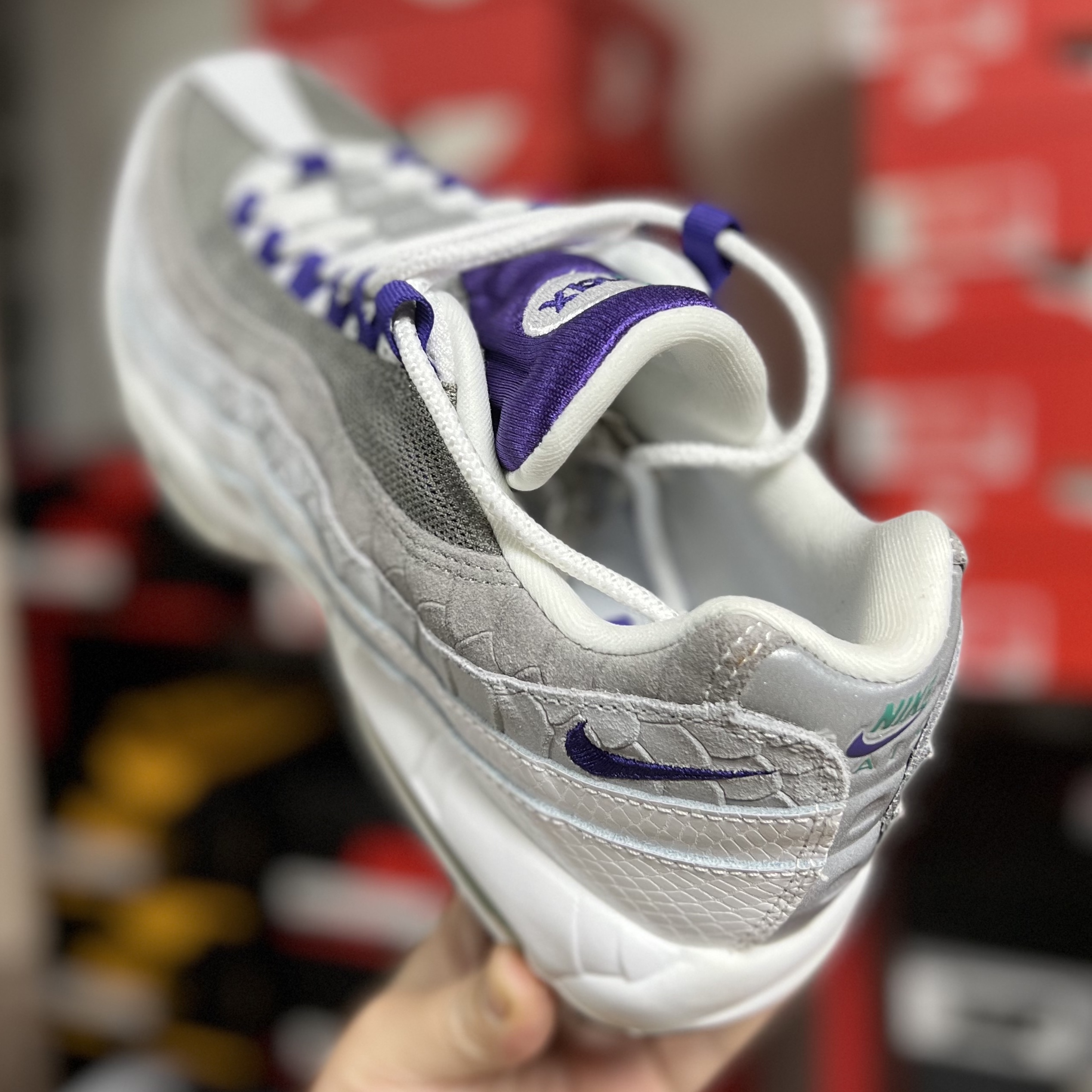 Nike Air Max 95 Grape Snakeskin 착용 스타일 - 2