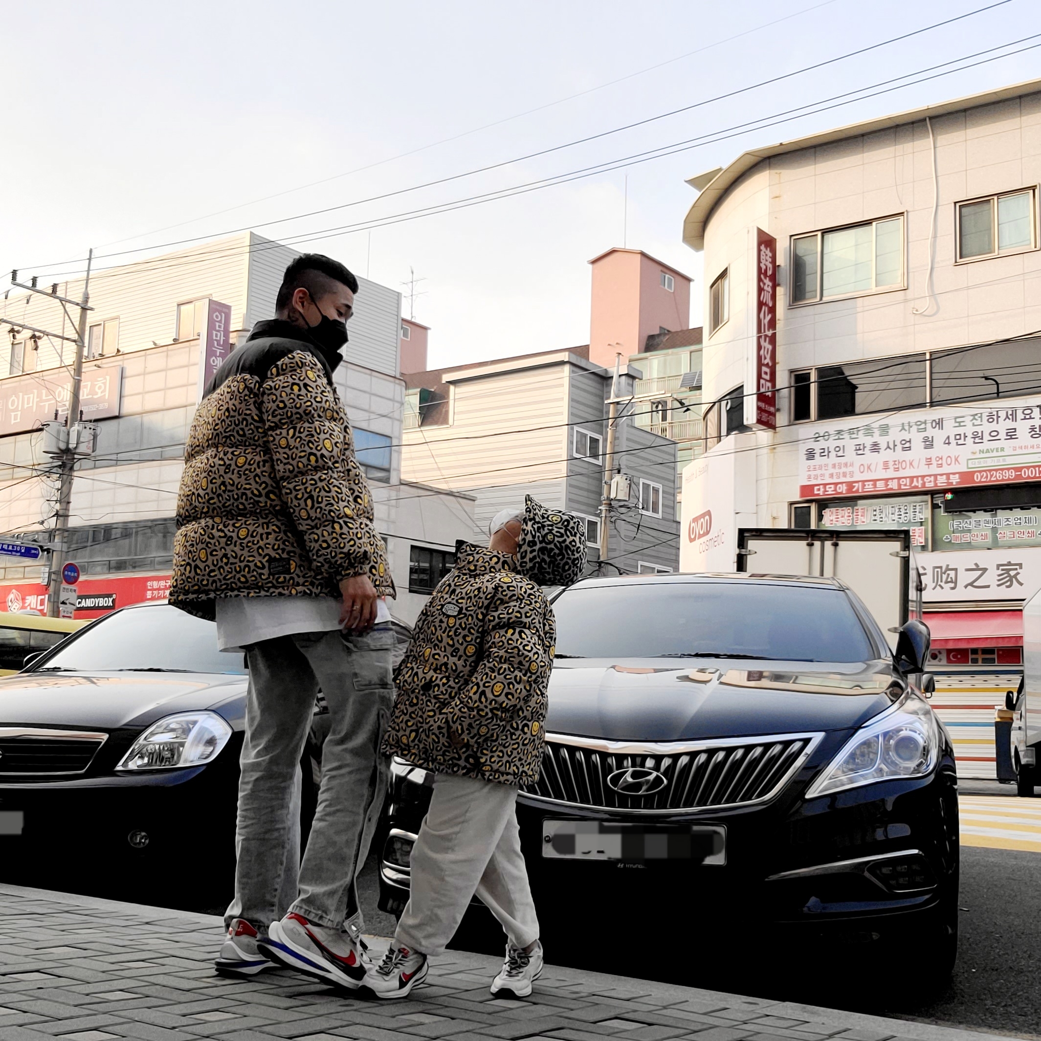 Nike x Sacai VaporWaffle Royal Fuchsia 착용 스타일