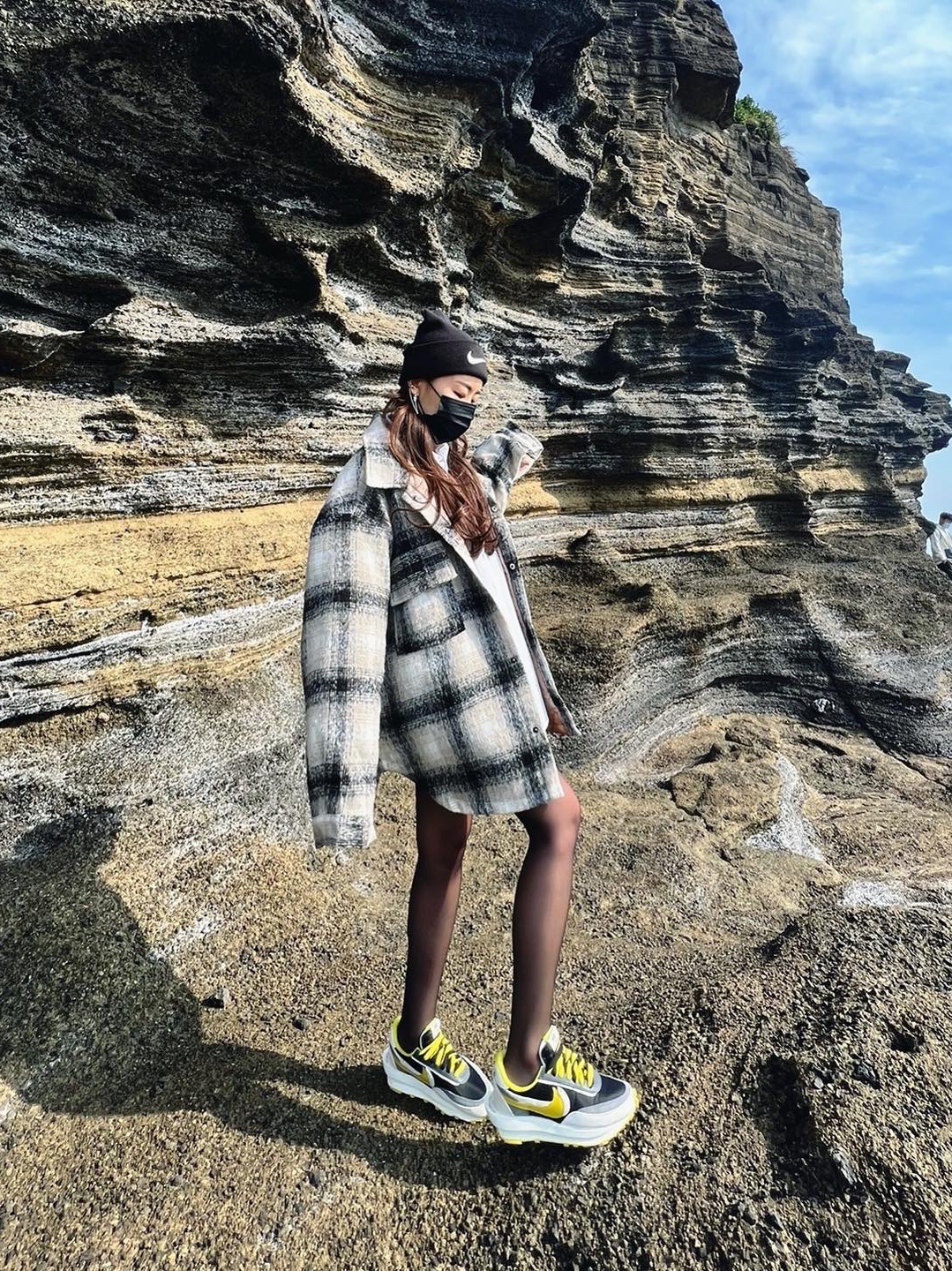 Nike x Sacai x Undercover LDWaffle Black Bright Citron, Nike x Stussy Cuff Beanie Black 착용 스타일 - 3