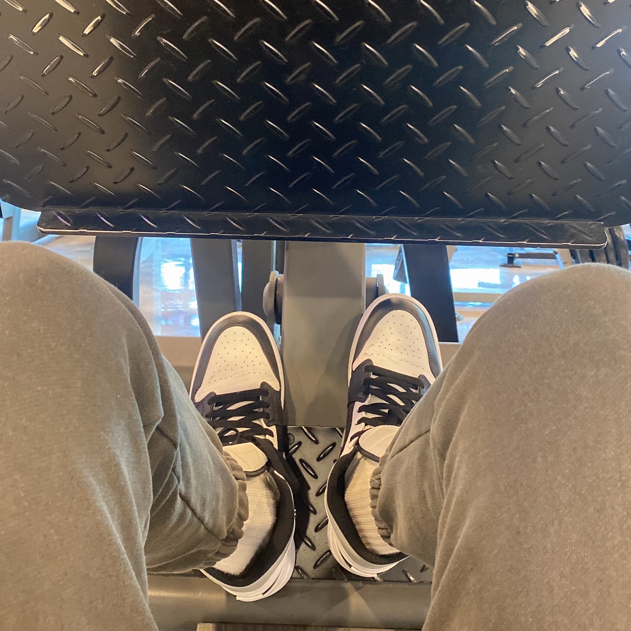 Jordan 1 Mid White Shadow 착용 스타일