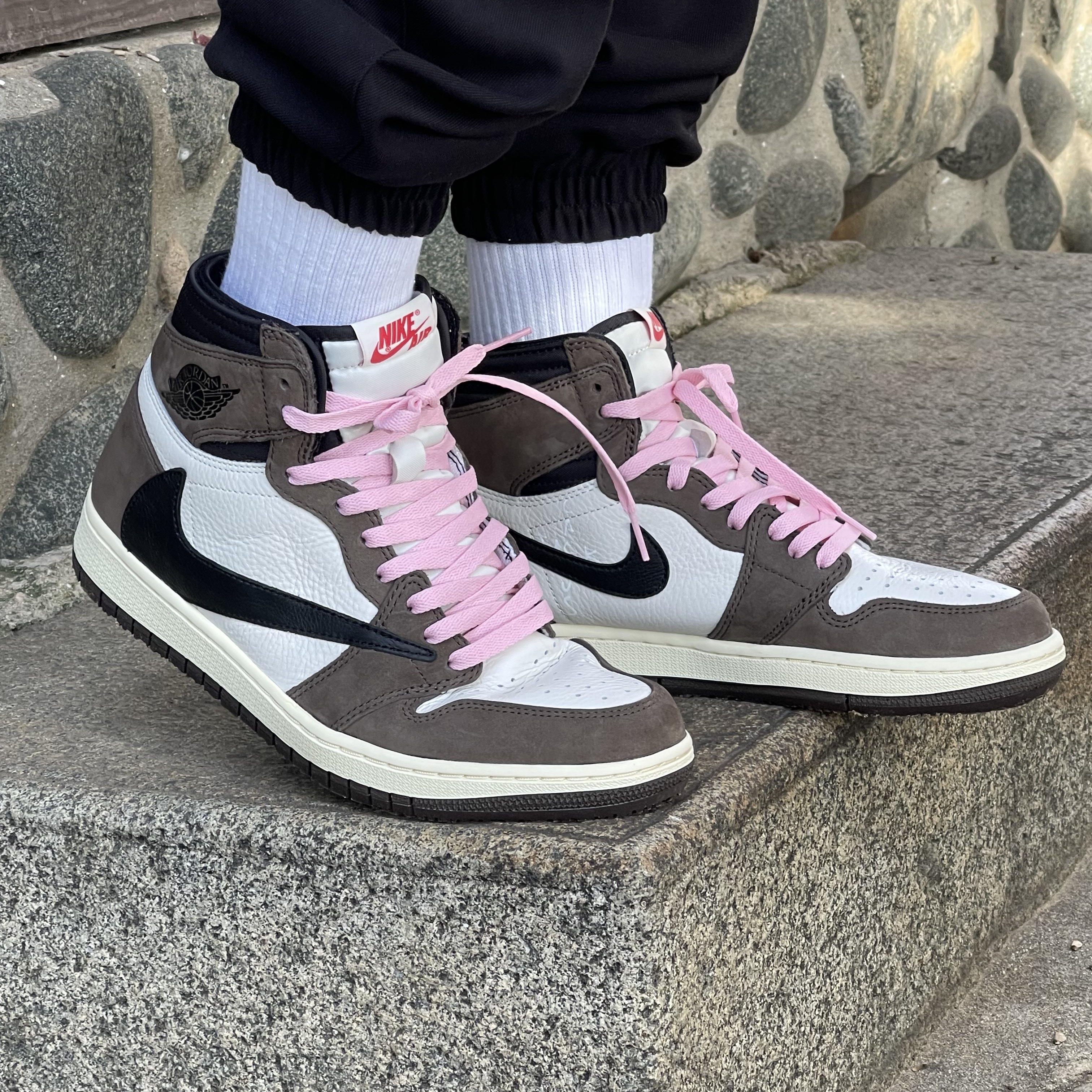 Jordan 1 x Travis Scott Retro High OG SP Mocha 착용 스타일