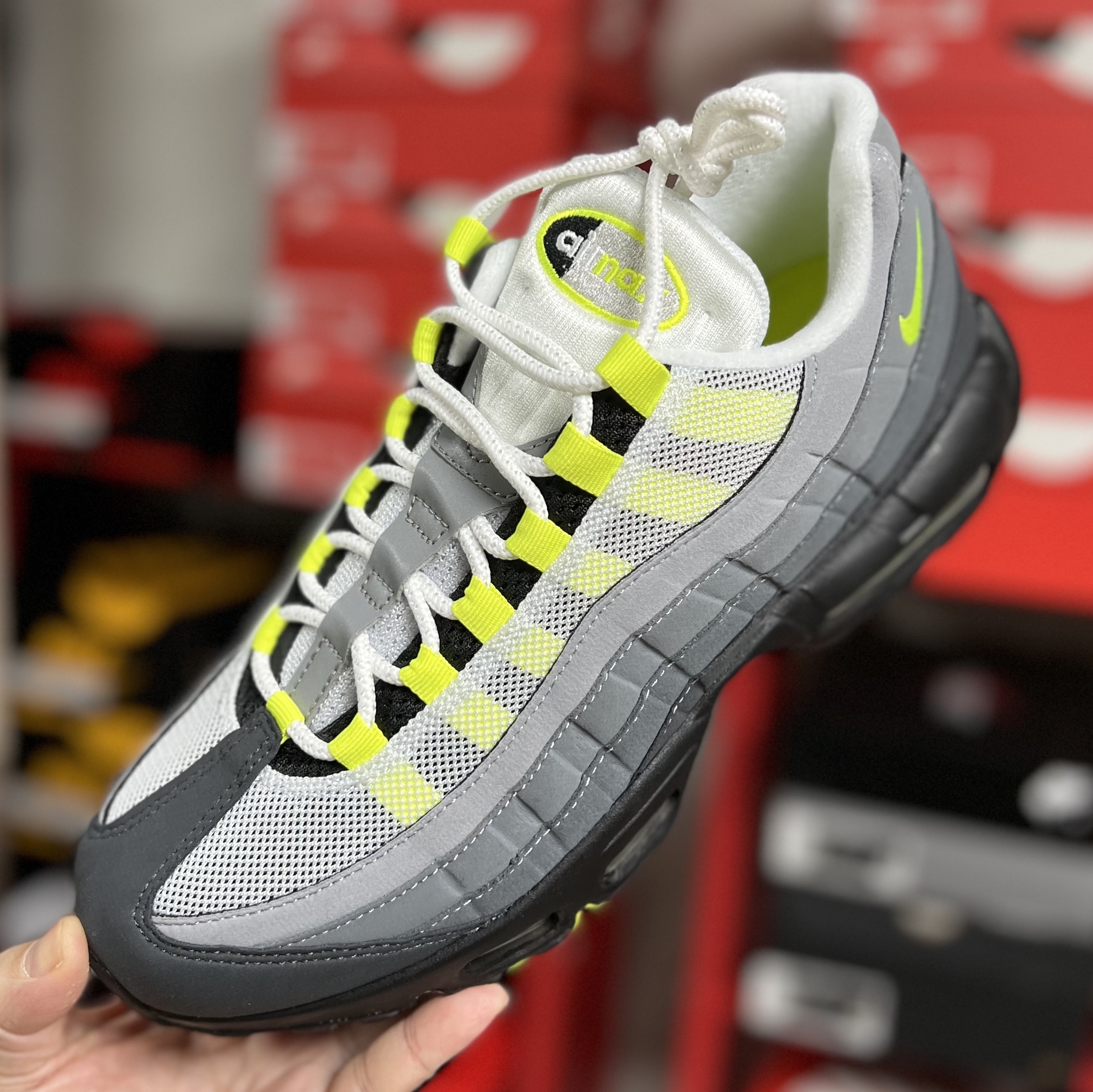 Nike Air Max 95 OG Neon Yellow 2020 착용 스타일 - 1