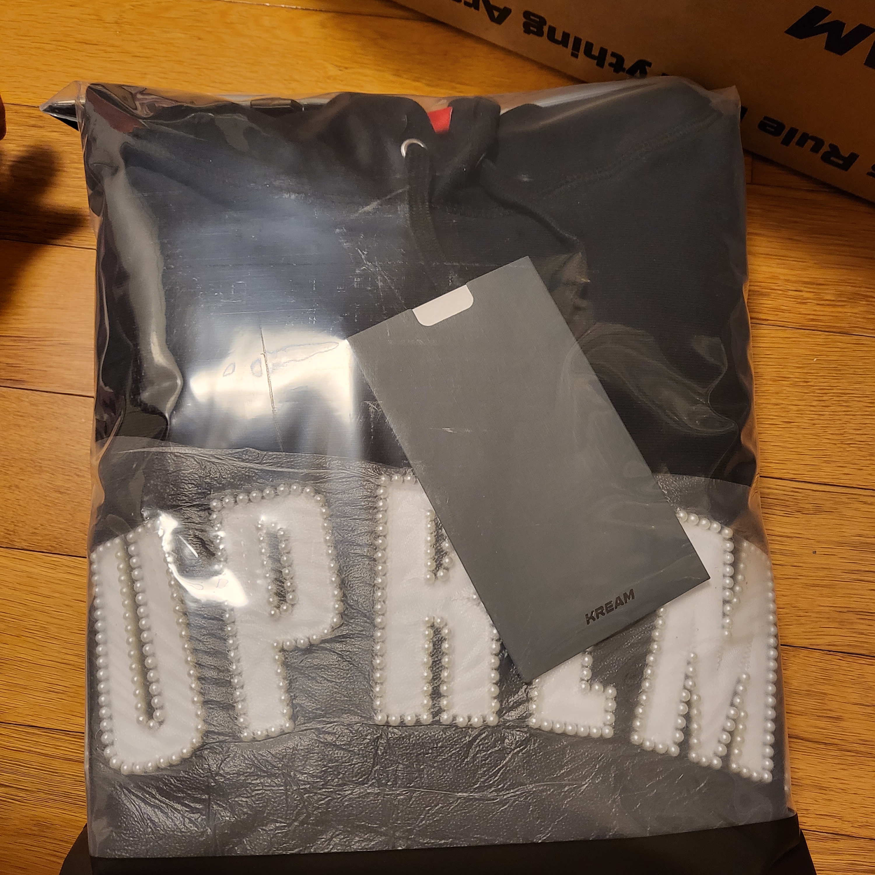 Supreme Pearl Logo Hooded Sweatshirt Black - 21FW 착용 스타일 - 2