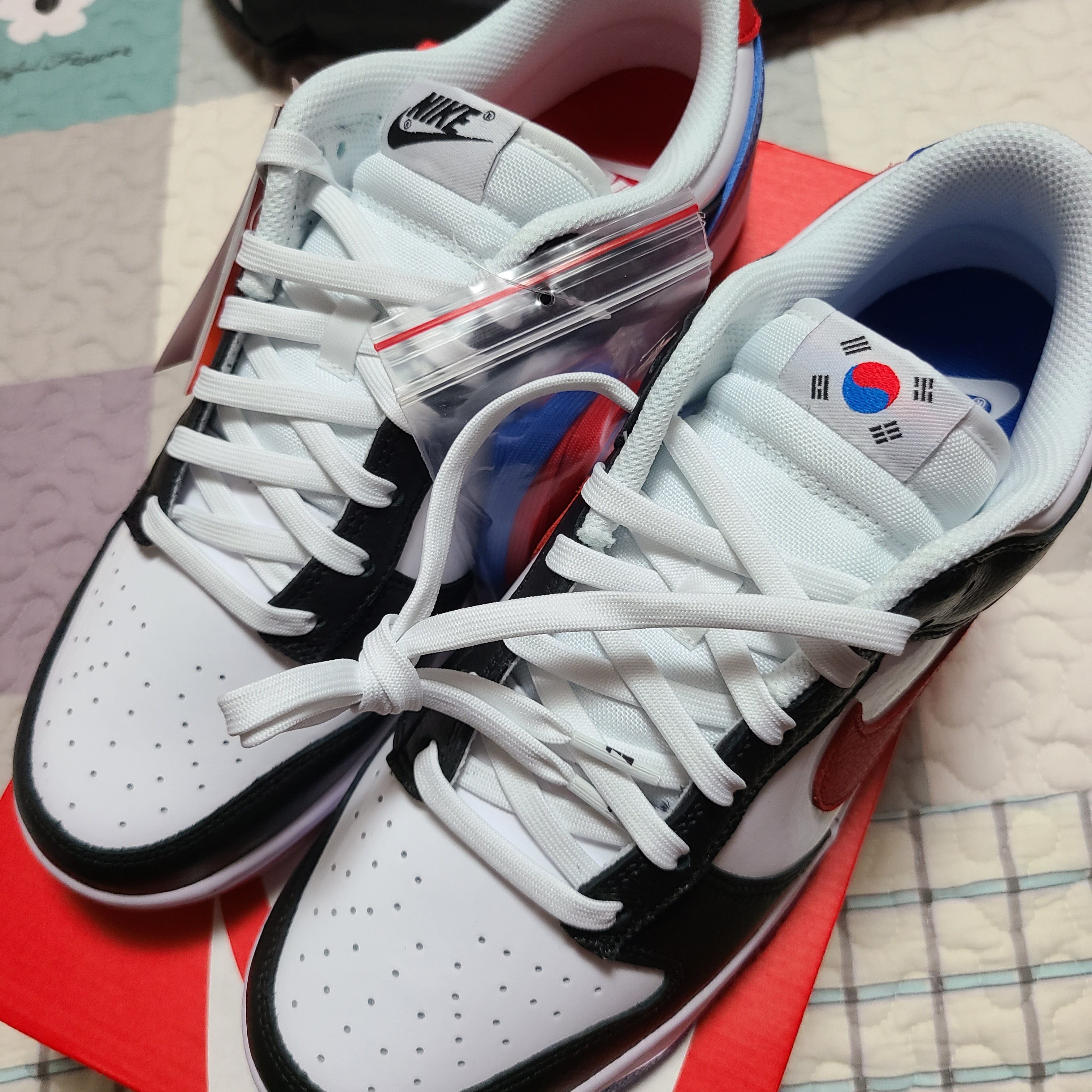 Jordan 1 Retro High OG University Blue, Asics x Andersson Bell Gel-1090 Glacier Grey Silver 착용 스타일 - 5