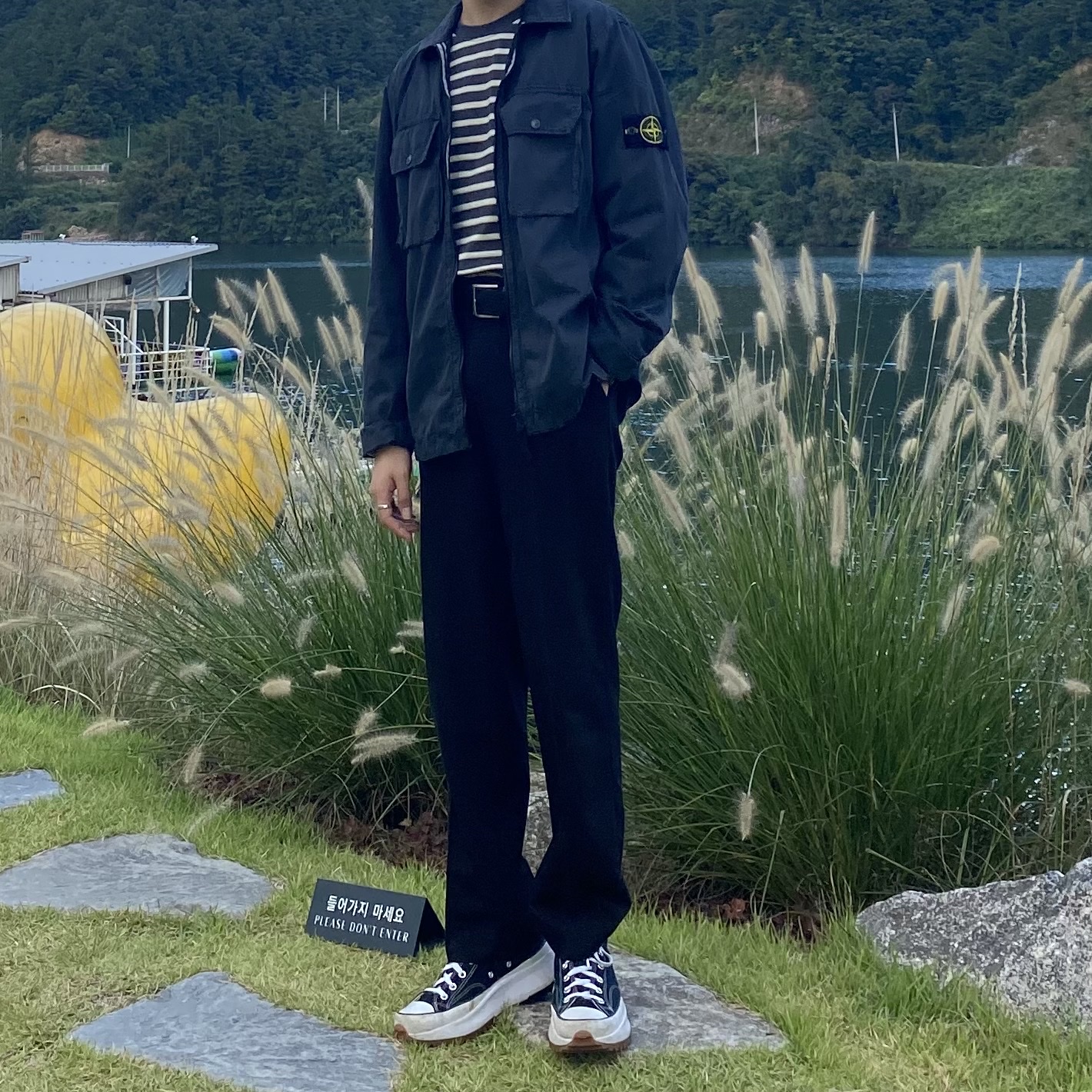 Stone Island 113WN T.CO+OLD Overshirt Steel Grey - 21FW, Converse Run Star Hike Hi Black White Gum 착용 스타일 - 1