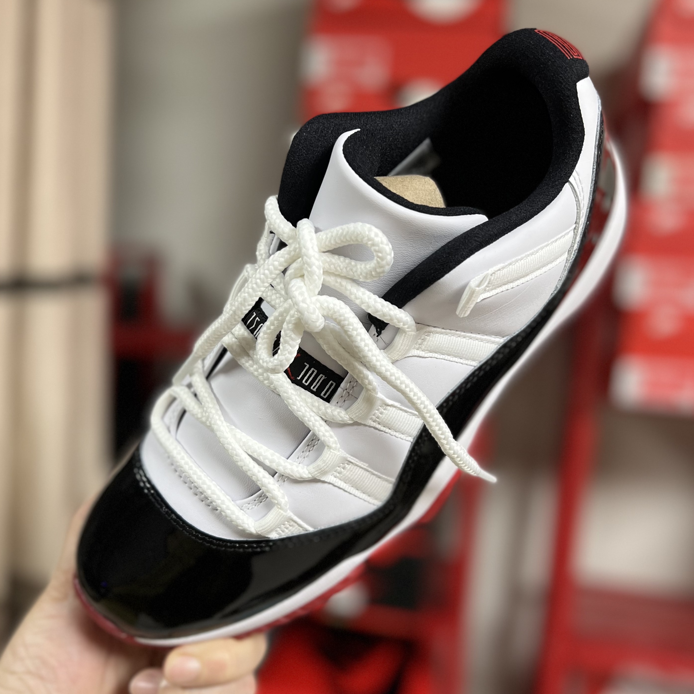 Jordan 11 Retro Low Concord Bred 착용 스타일 - 1