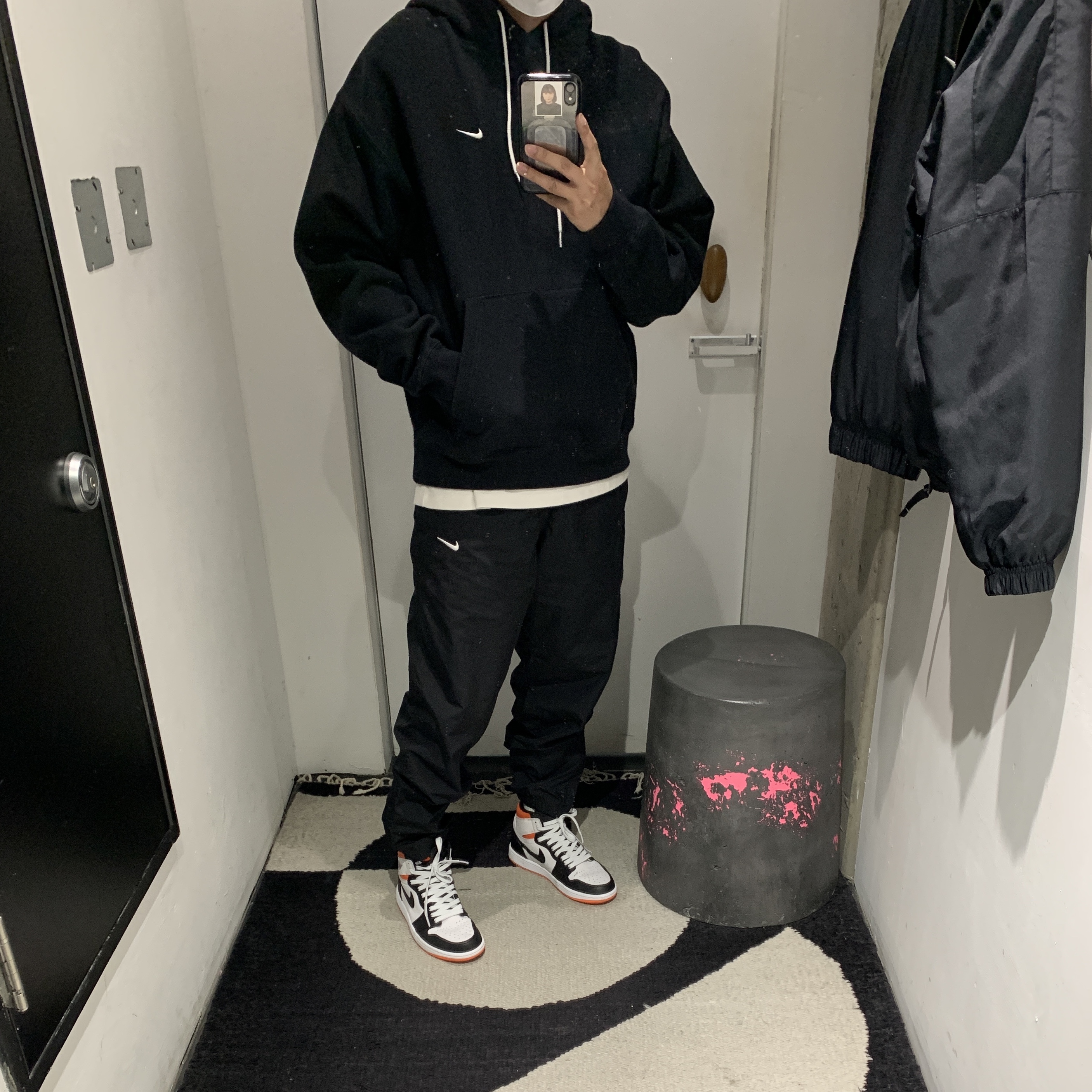 Nike M NRG Track Pants Black, Nike NRG Solo Swoosh Satin Bomber Jacket Black Kumquat - Asia 착용 스타일