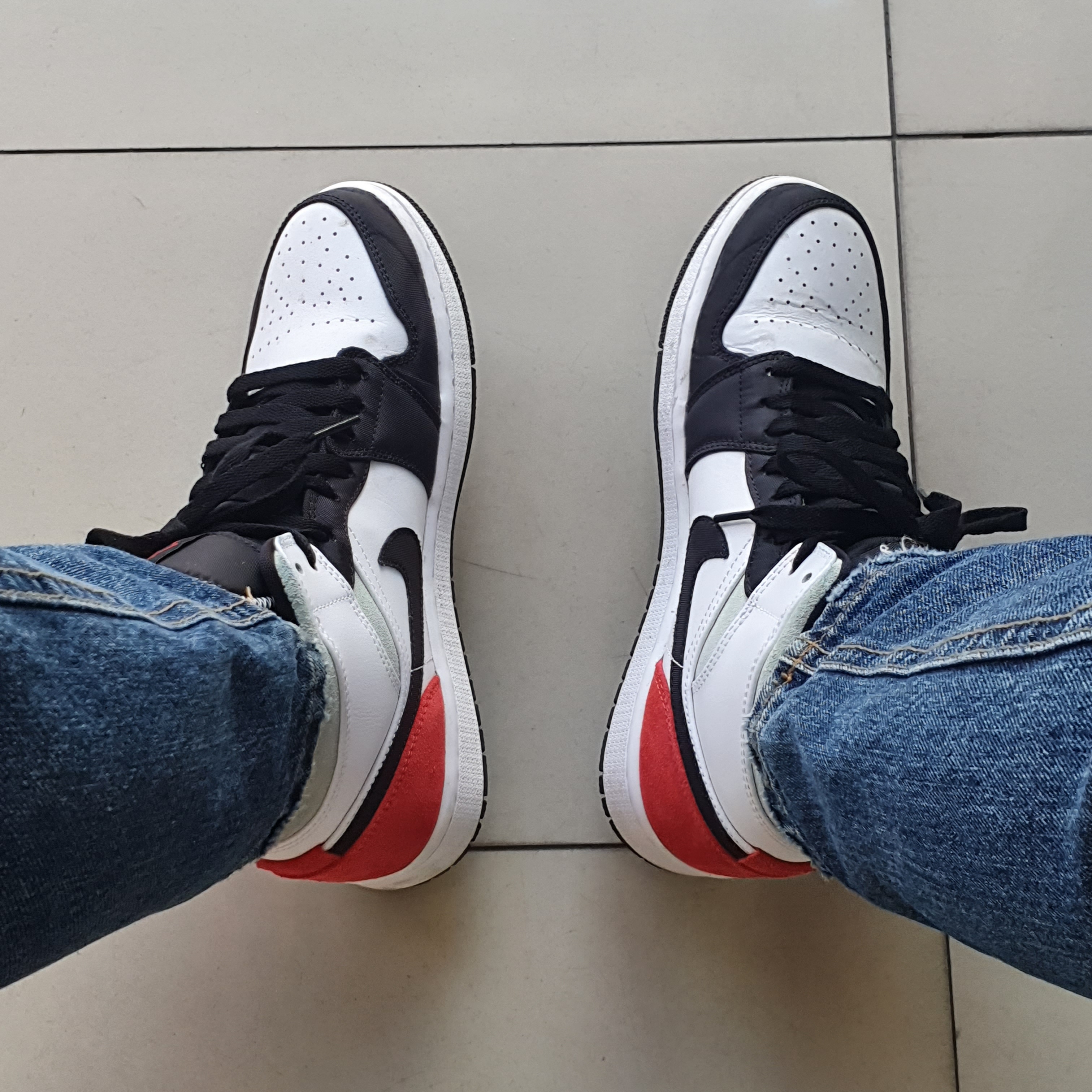 Jordan 1 Mid SE Track Red 착용 스타일