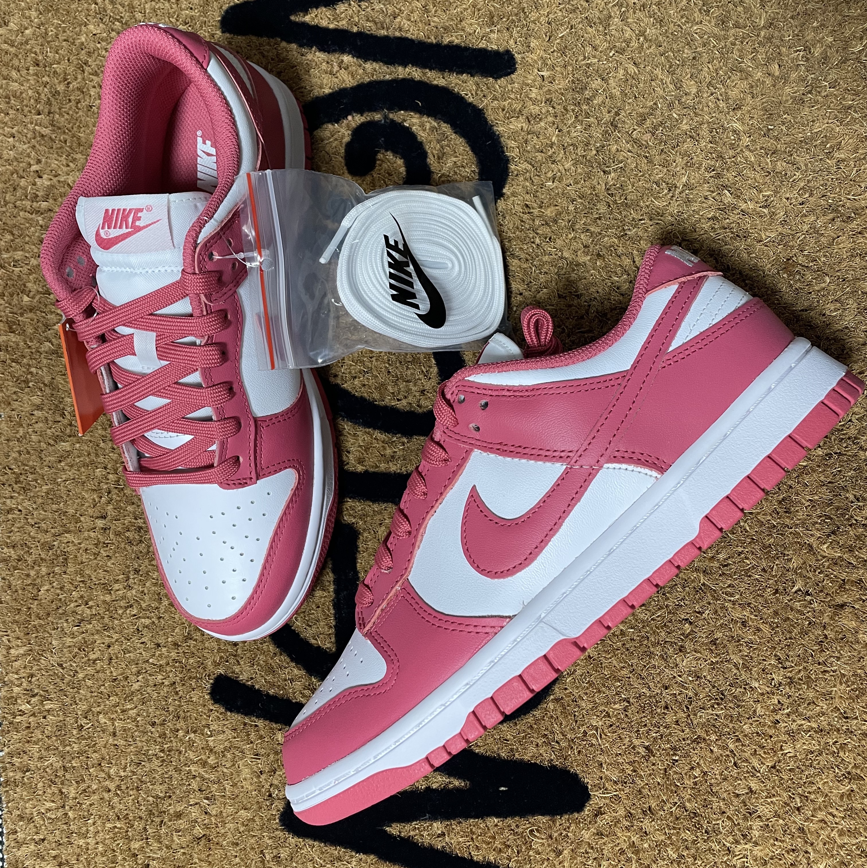 (W) Nike Dunk Low Archeo Pink 착용 스타일