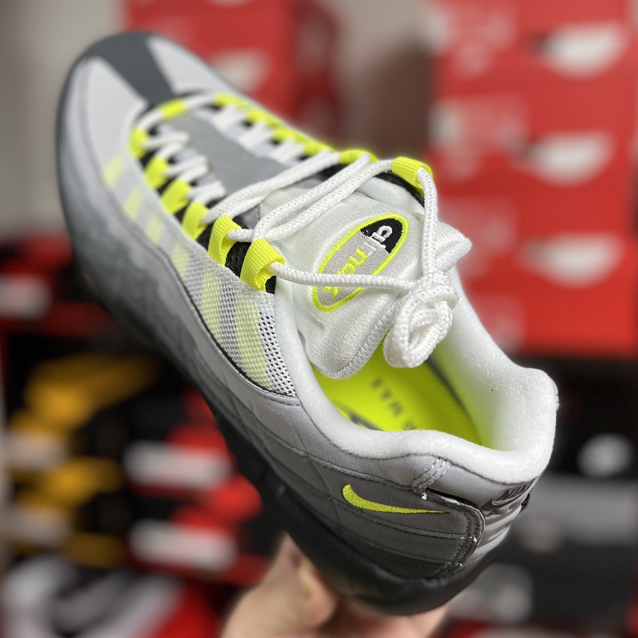 Nike Air Max 95 OG Neon Yellow 2020 착용 스타일 - 2