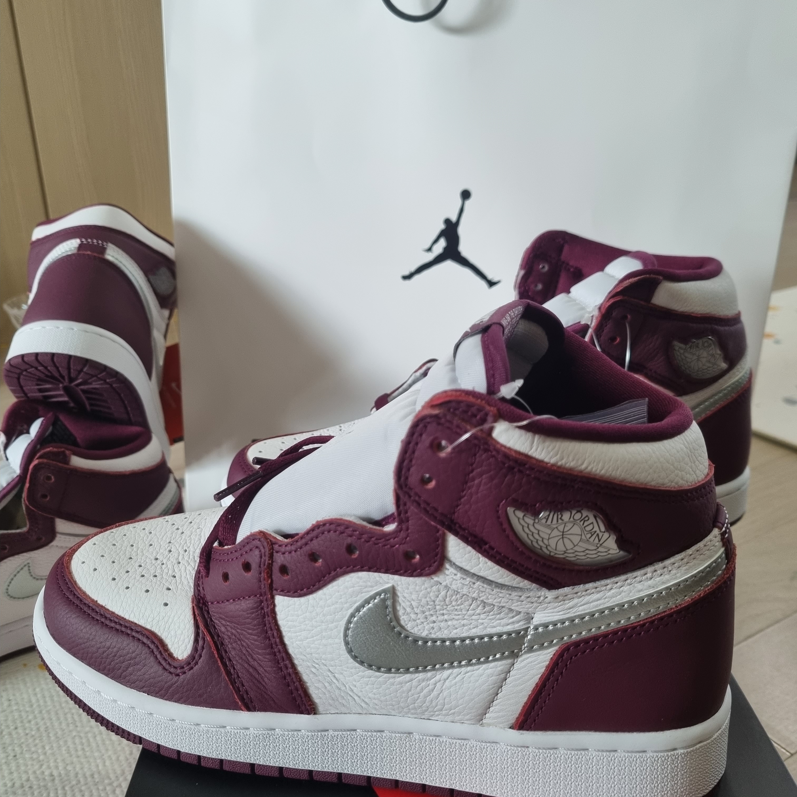 Jordan 1 Retro High OG Bordeaux, (GS) Jordan 1 Retro High OG Bordeaux 착용 스타일 - 1