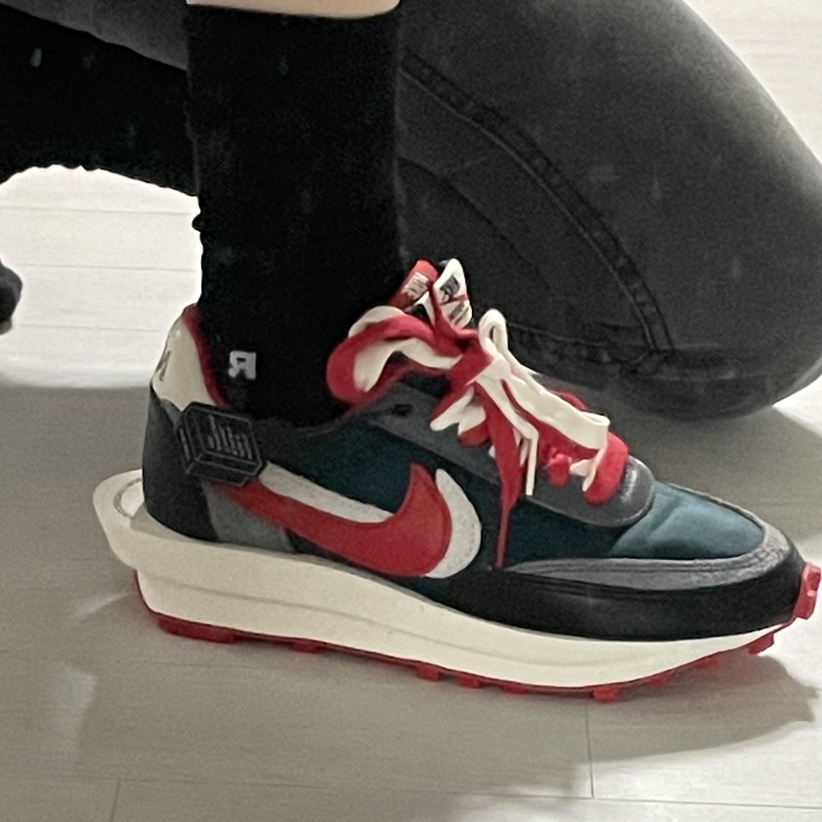 Nike x Sacai x Undercover LDWaffle Midnight Spruce University Red 착용 스타일