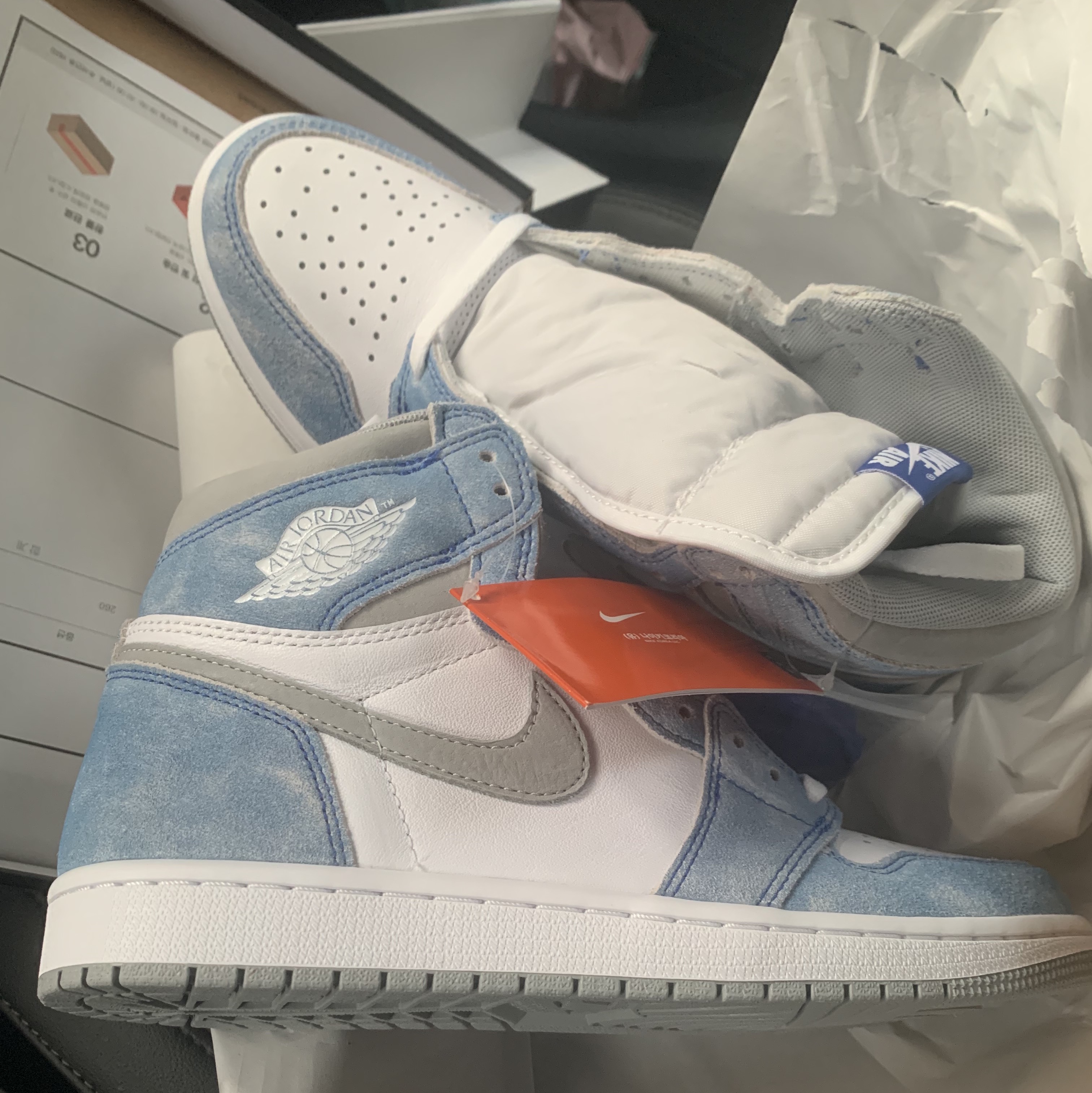 Jordan 1 Retro High OG Hyper Royal 착용 스타일