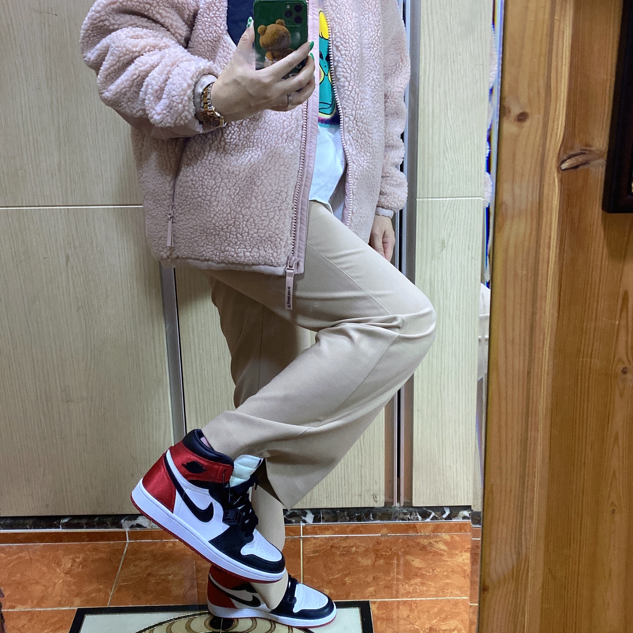(W) Jordan 1 Retro High Satin Black Toe 착용 스타일 - 3