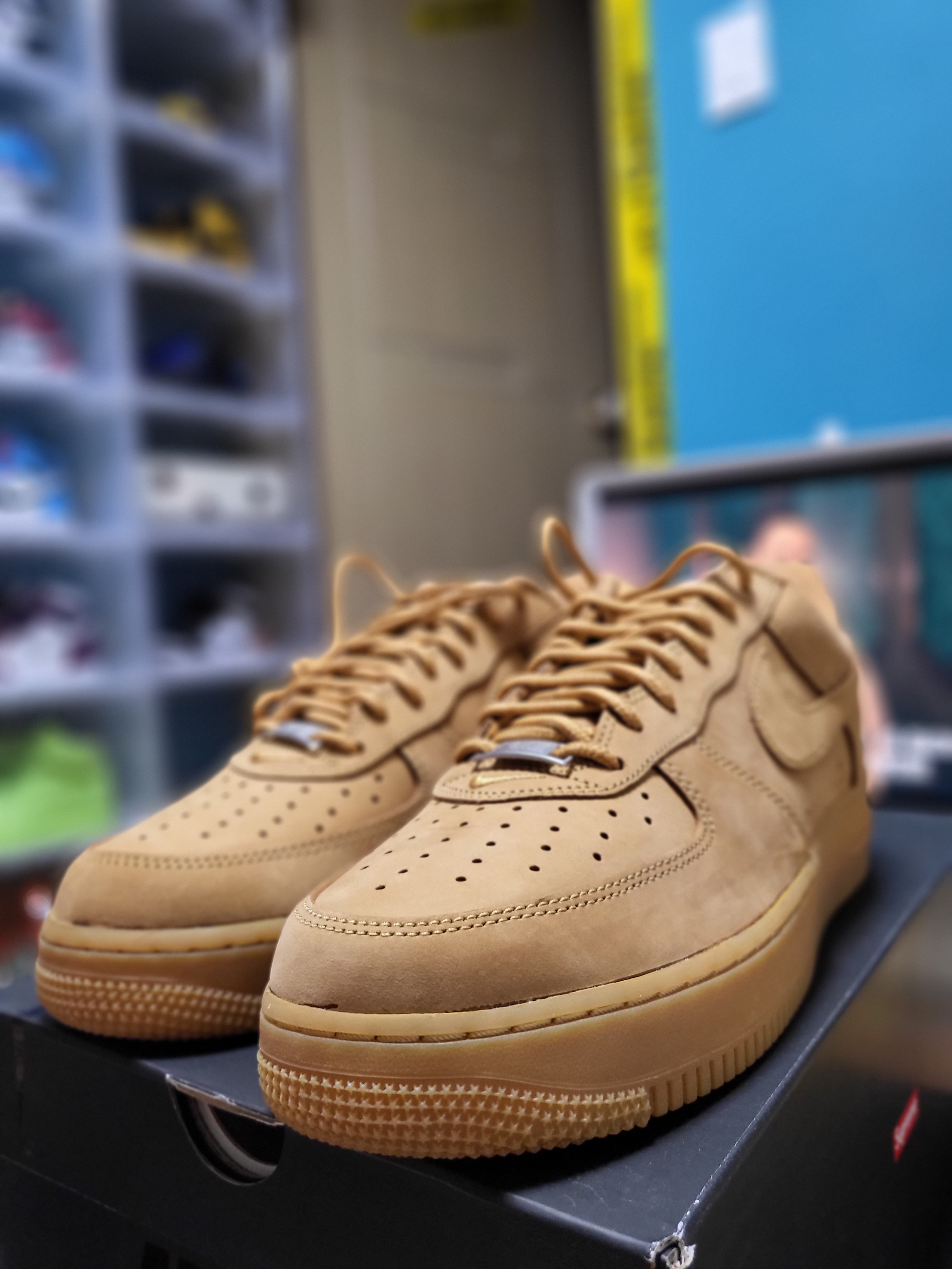 Nike x Supreme Air Force 1 Low Flax, Nike x Supreme Air Force 1 Low White 착용 스타일 - 1