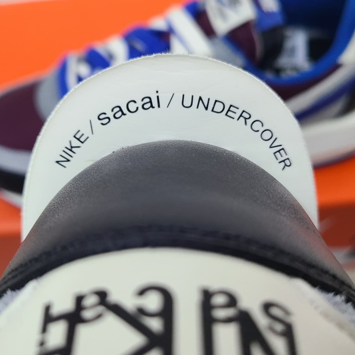 Nike x Sacai x Undercover LDWaffle Night Maroon Team Royal 착용 스타일 - 4