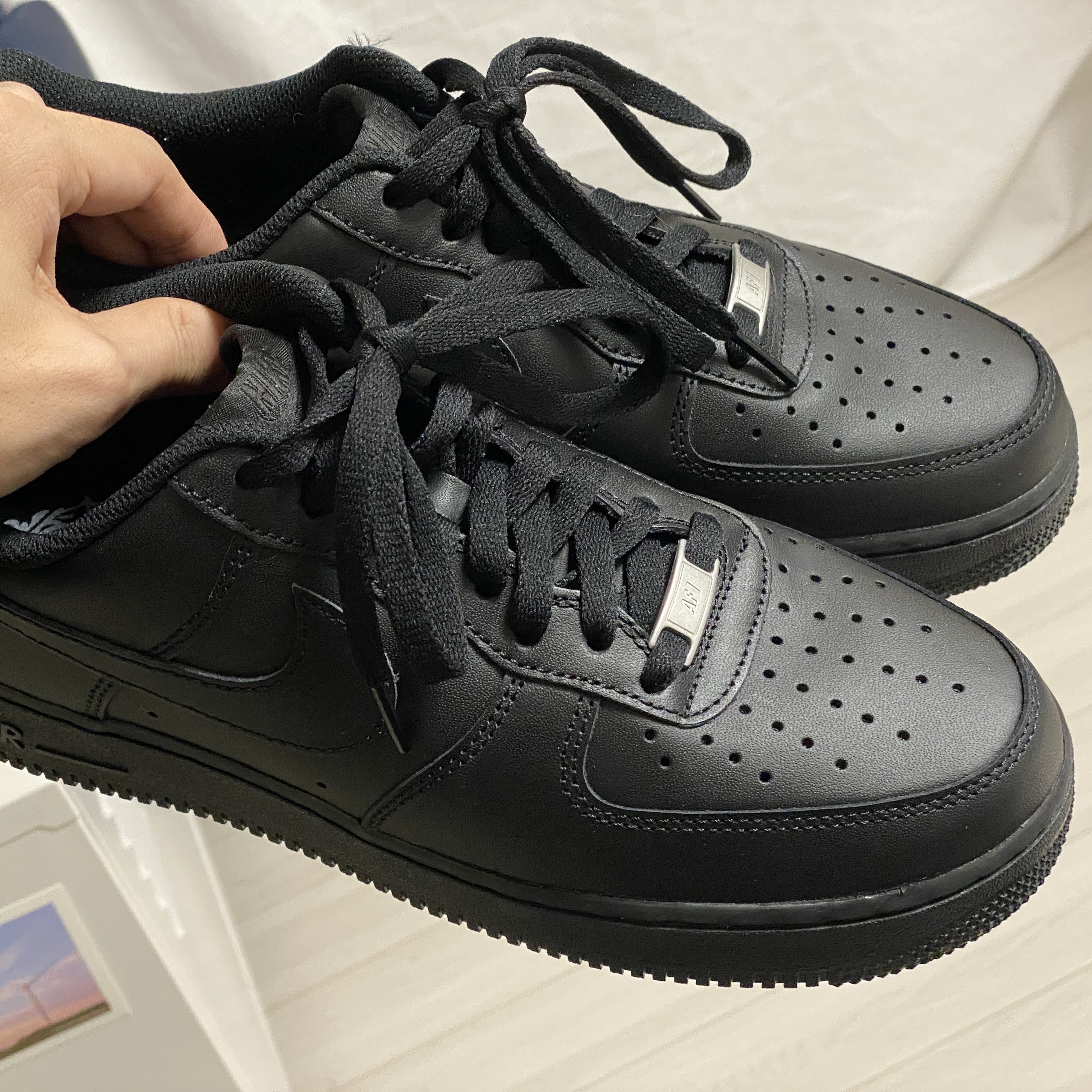 Nike Air Force 1 '07 Low Triple Black 착용 스타일 - 1