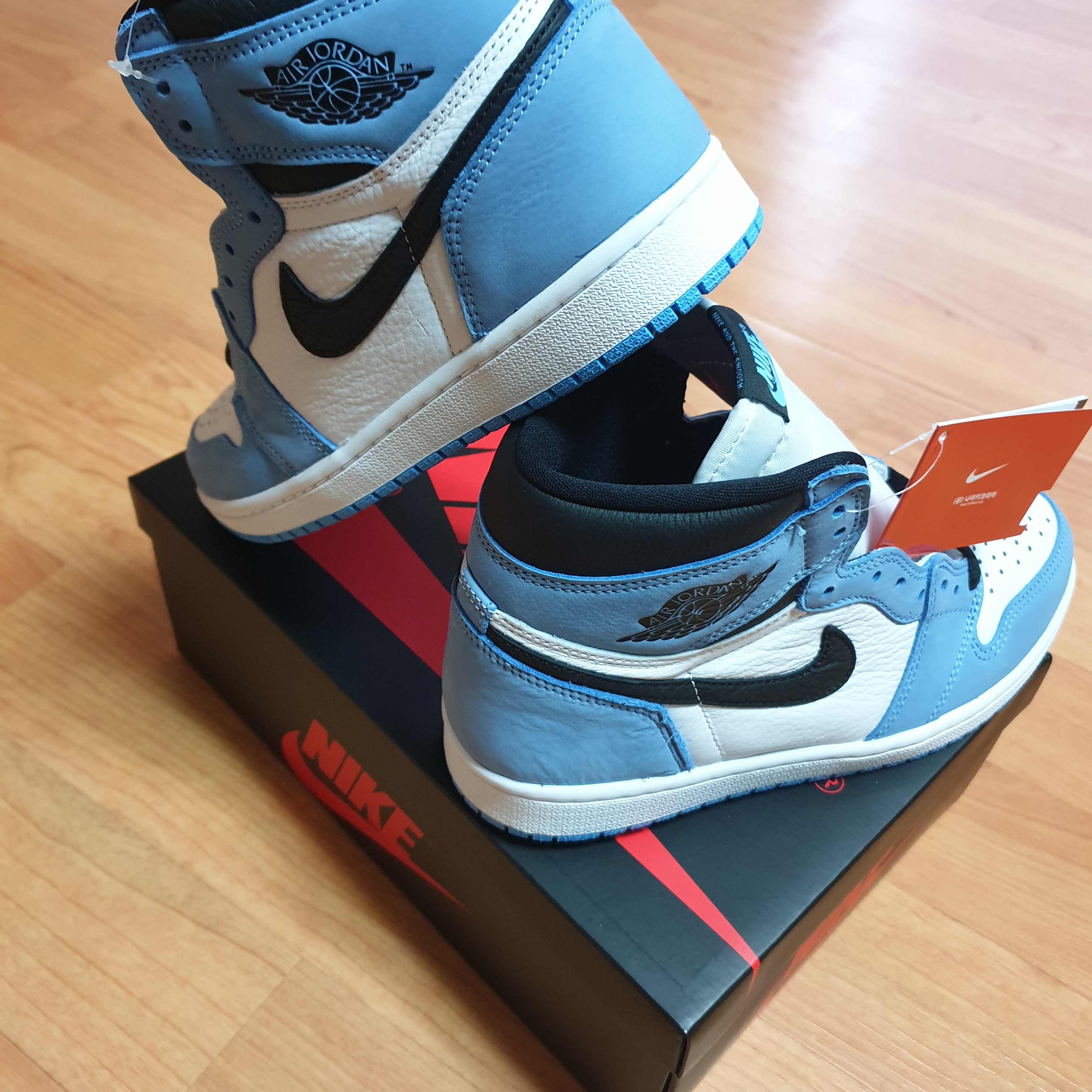Jordan 1 Retro High OG University Blue 착용 스타일