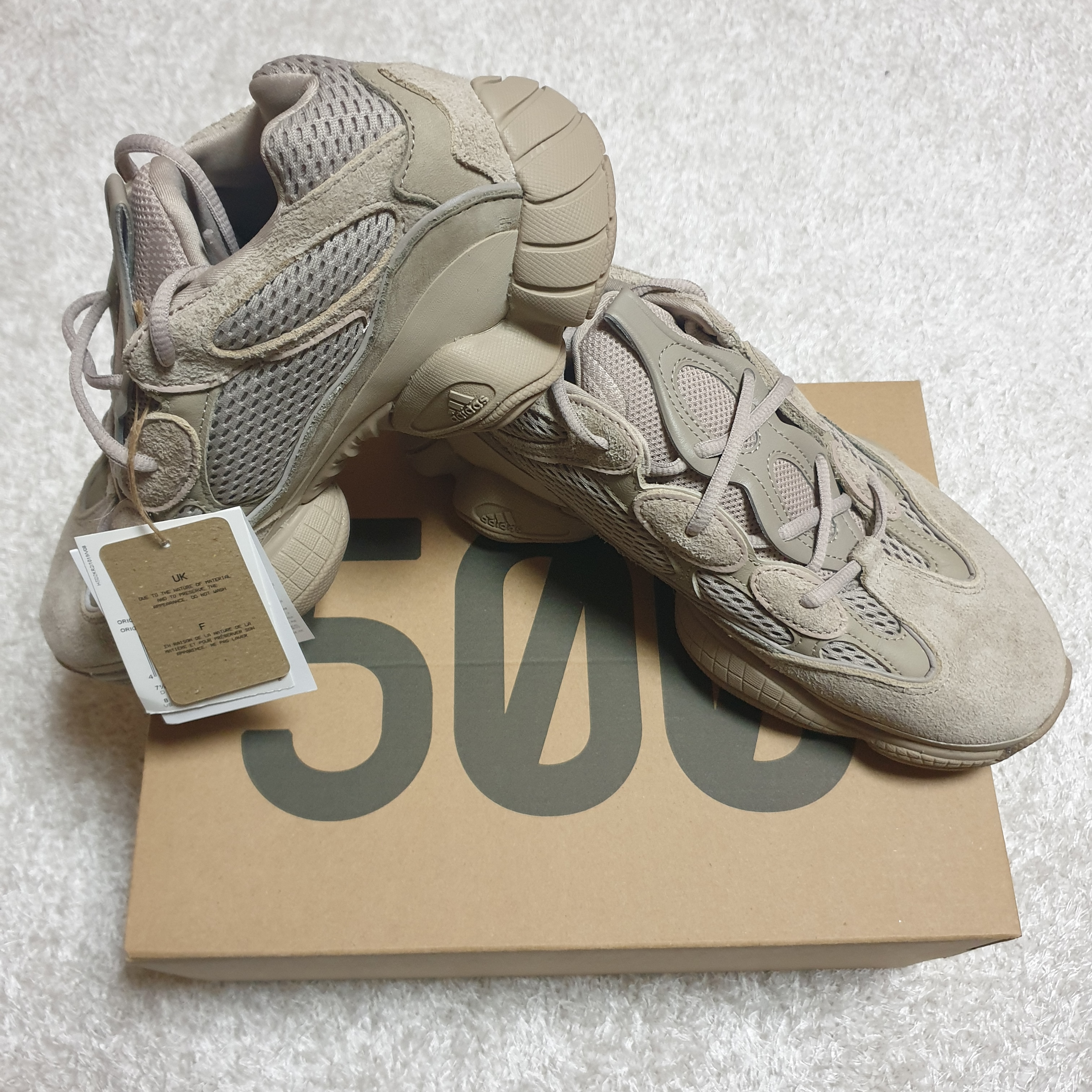 Adidas Yeezy 500 Taupe Light 착용 스타일