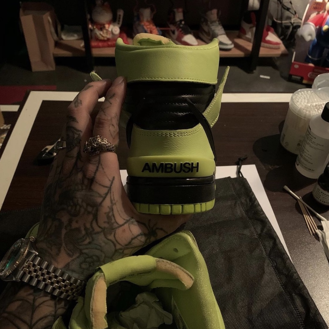 Nike x Ambush Dunk High Flash Lime 착용 스타일 - 3