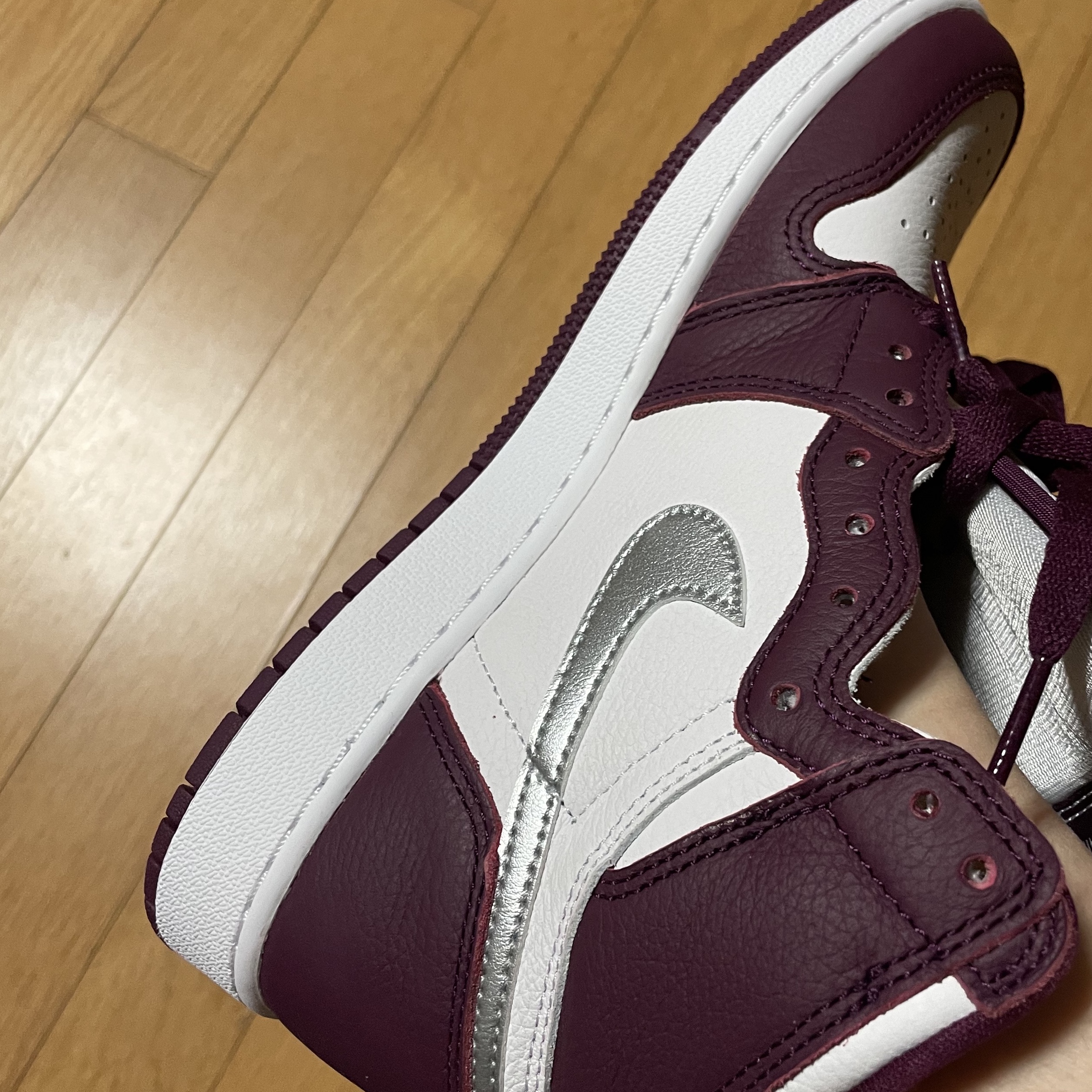 (GS) Jordan 1 Retro High OG Bordeaux 착용 스타일 - 3