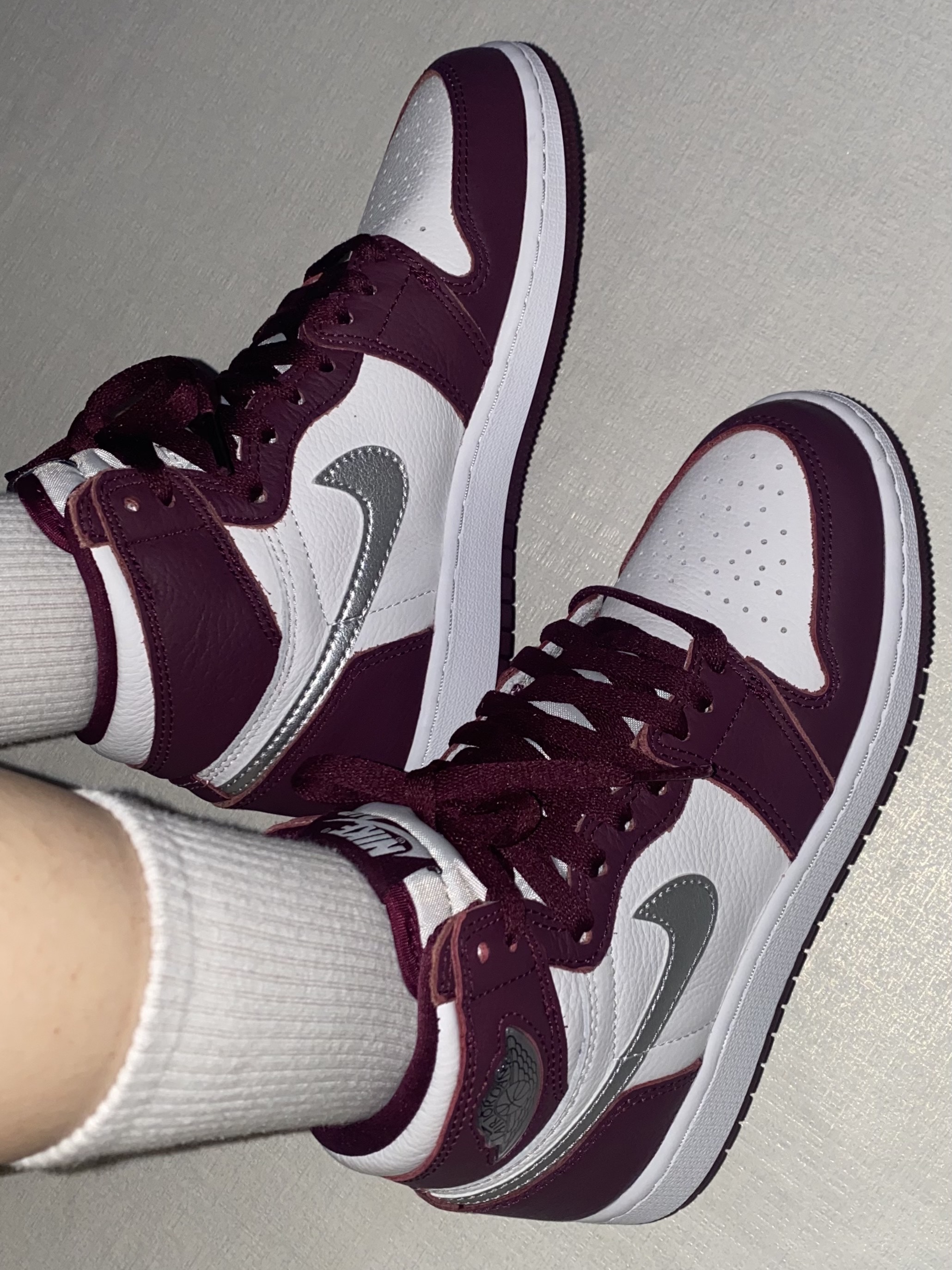 Jordan 1 Retro High OG Bordeaux, (GS) Jordan 1 Retro High OG Bordeaux 착용 스타일 - 1