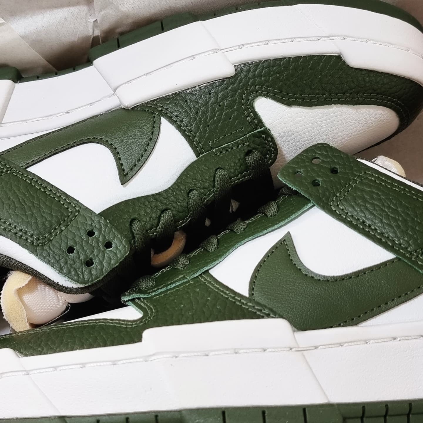 (W) Nike Dunk Low Disrupt Carbon Green 착용 스타일 - 2