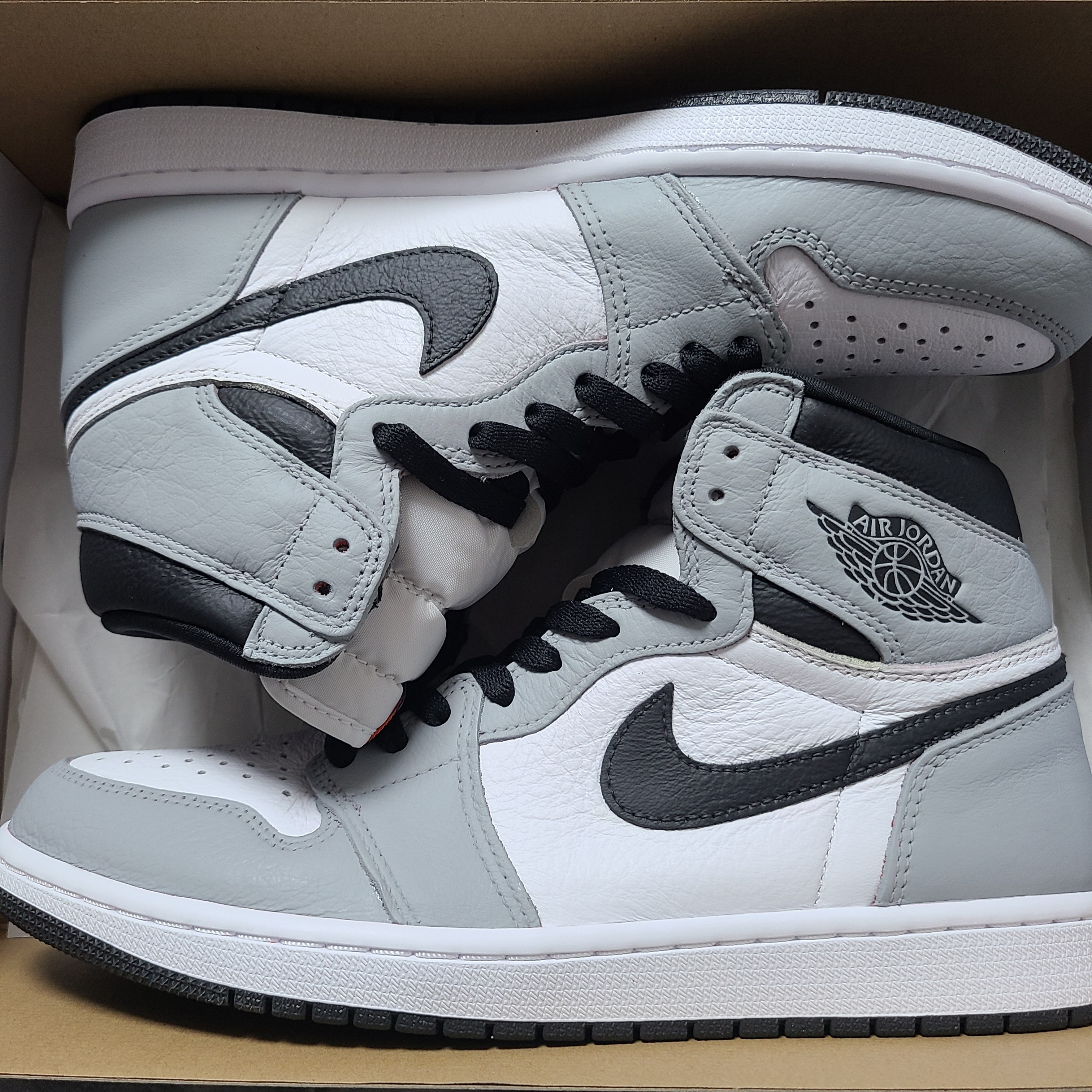 Jordan 1 Retro High OG Light Fusion Red 착용 스타일