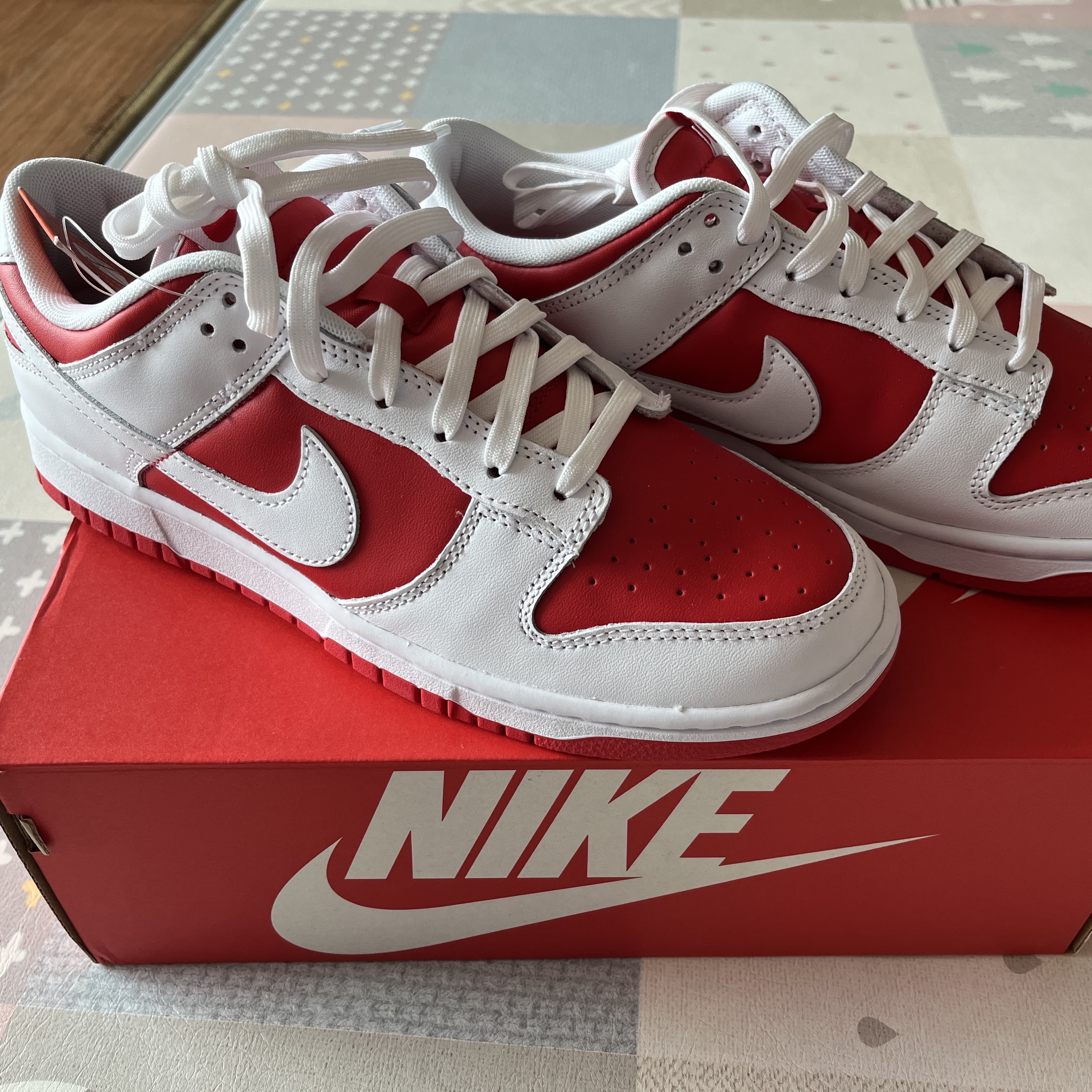 Nike Dunk Low Retro Championship Red 착용 스타일