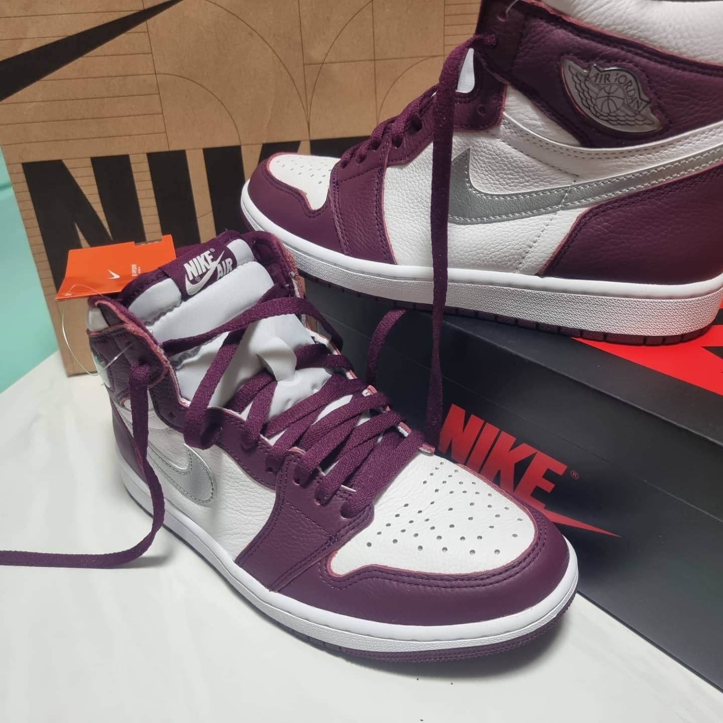 Jordan 1 Retro High OG Bordeaux 착용 스타일 - 1